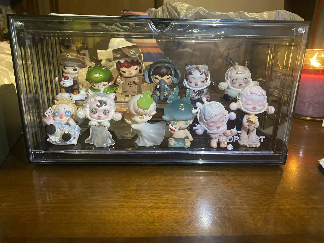 POPMART 100% Assemblable Lighted Display