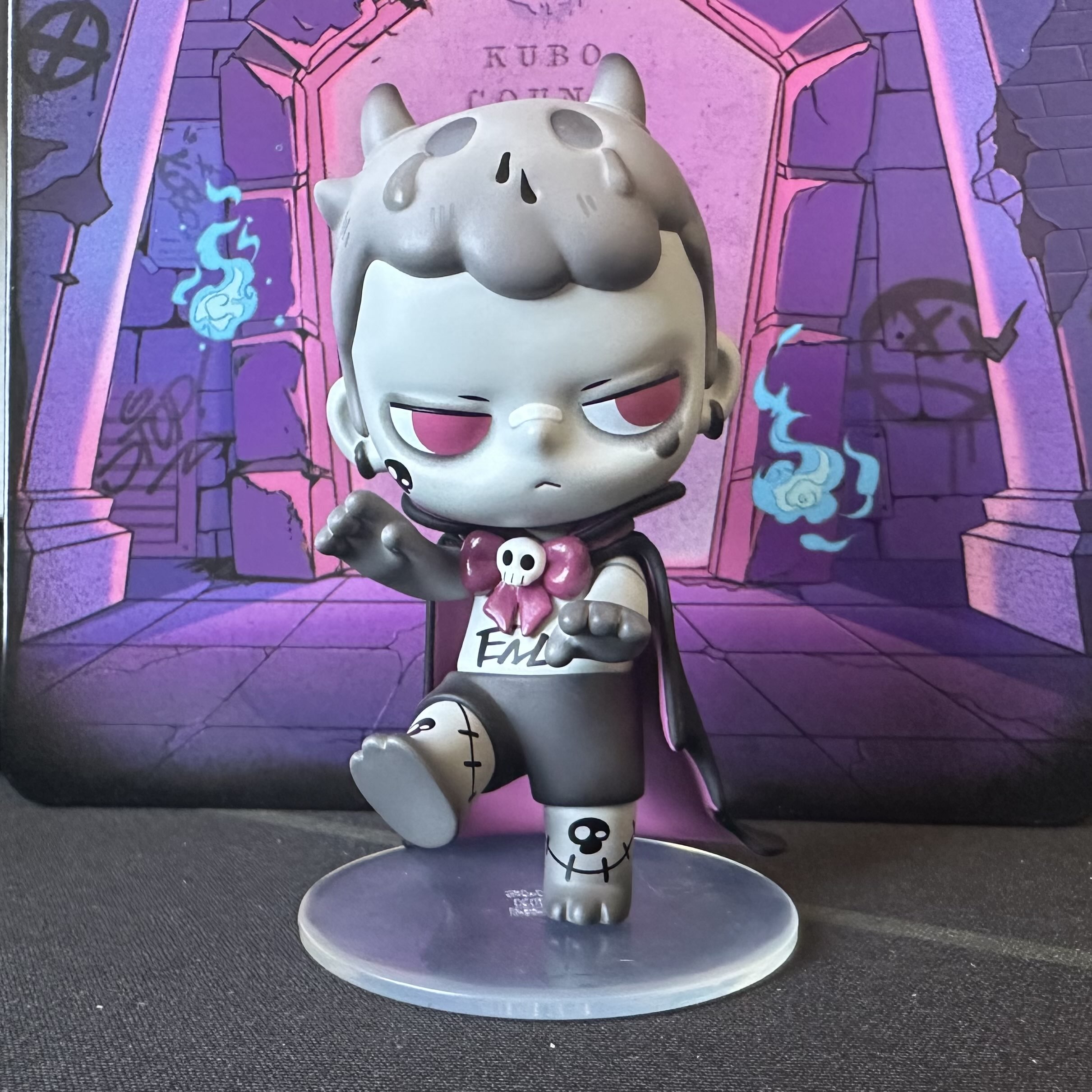 KUBO COUNT DRACULA FIGURE - POP MART (United States)