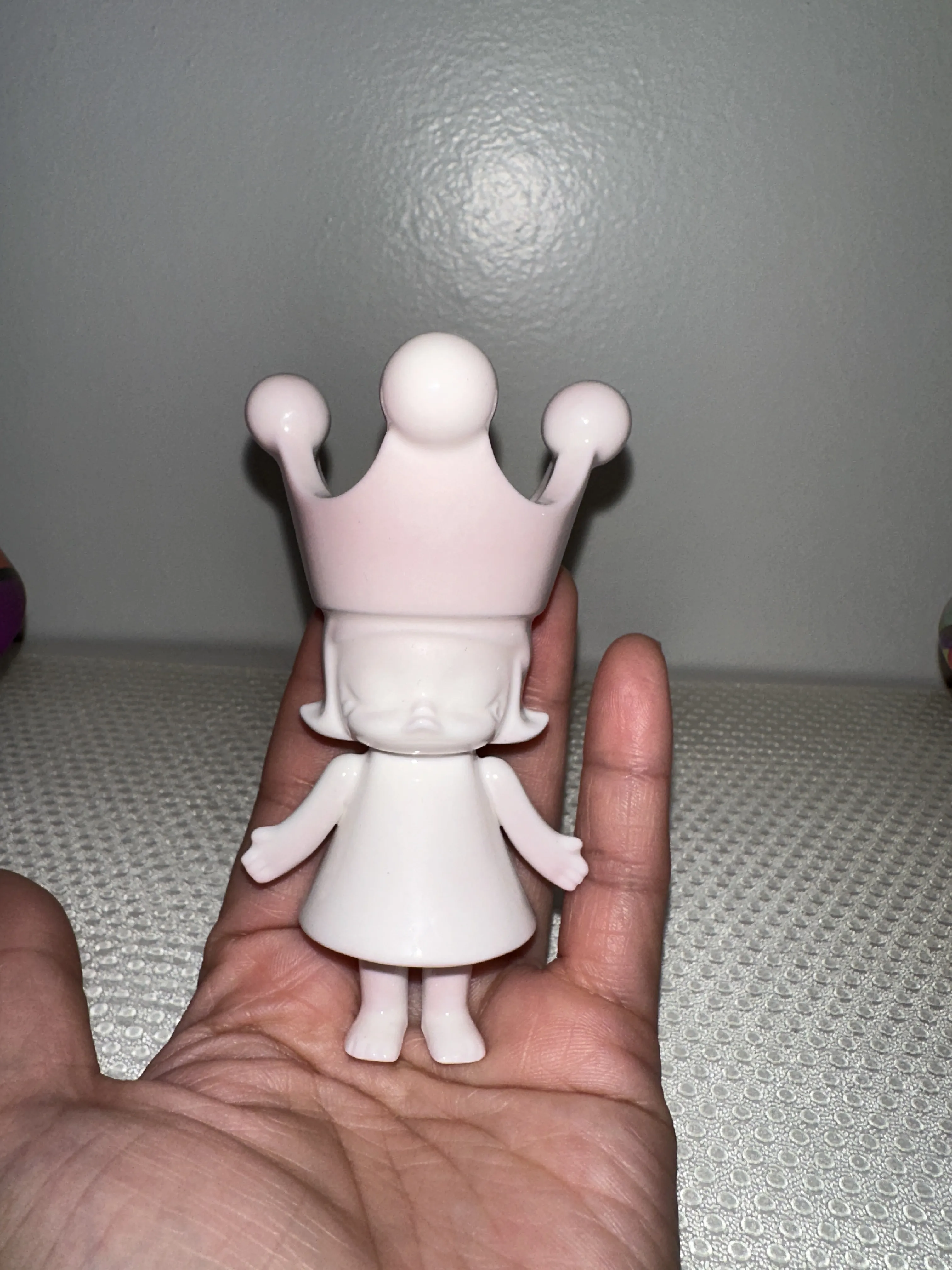 MEGA ROYAL MOLLY 100% Rouge·china - POP MART (Canada) MEGA ROYAL MOLLY 100% Rouge·china - POP MART (Canada)