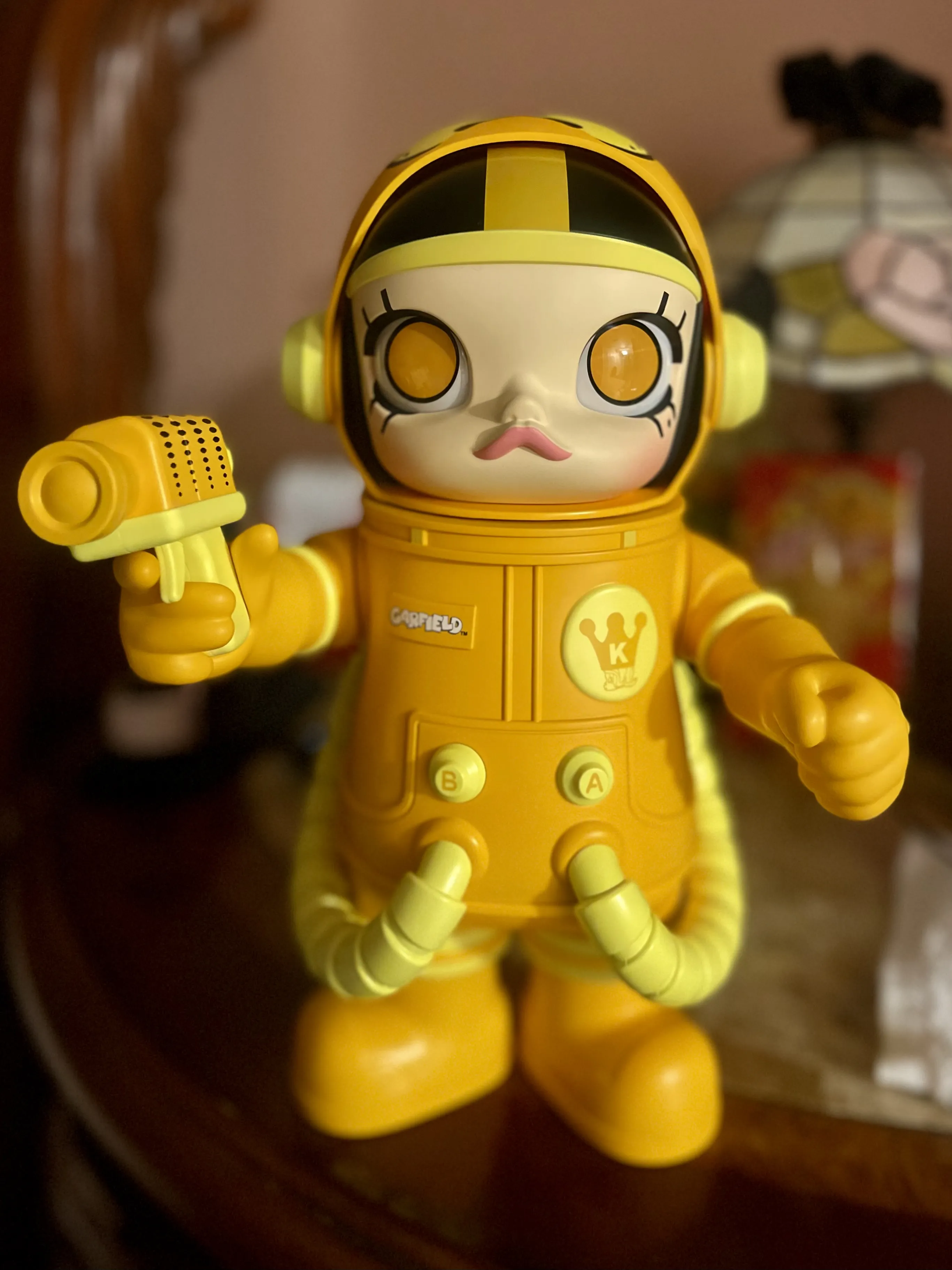 MEGA SPACE MOLLY 400% Garfield - POP MART (Canada)