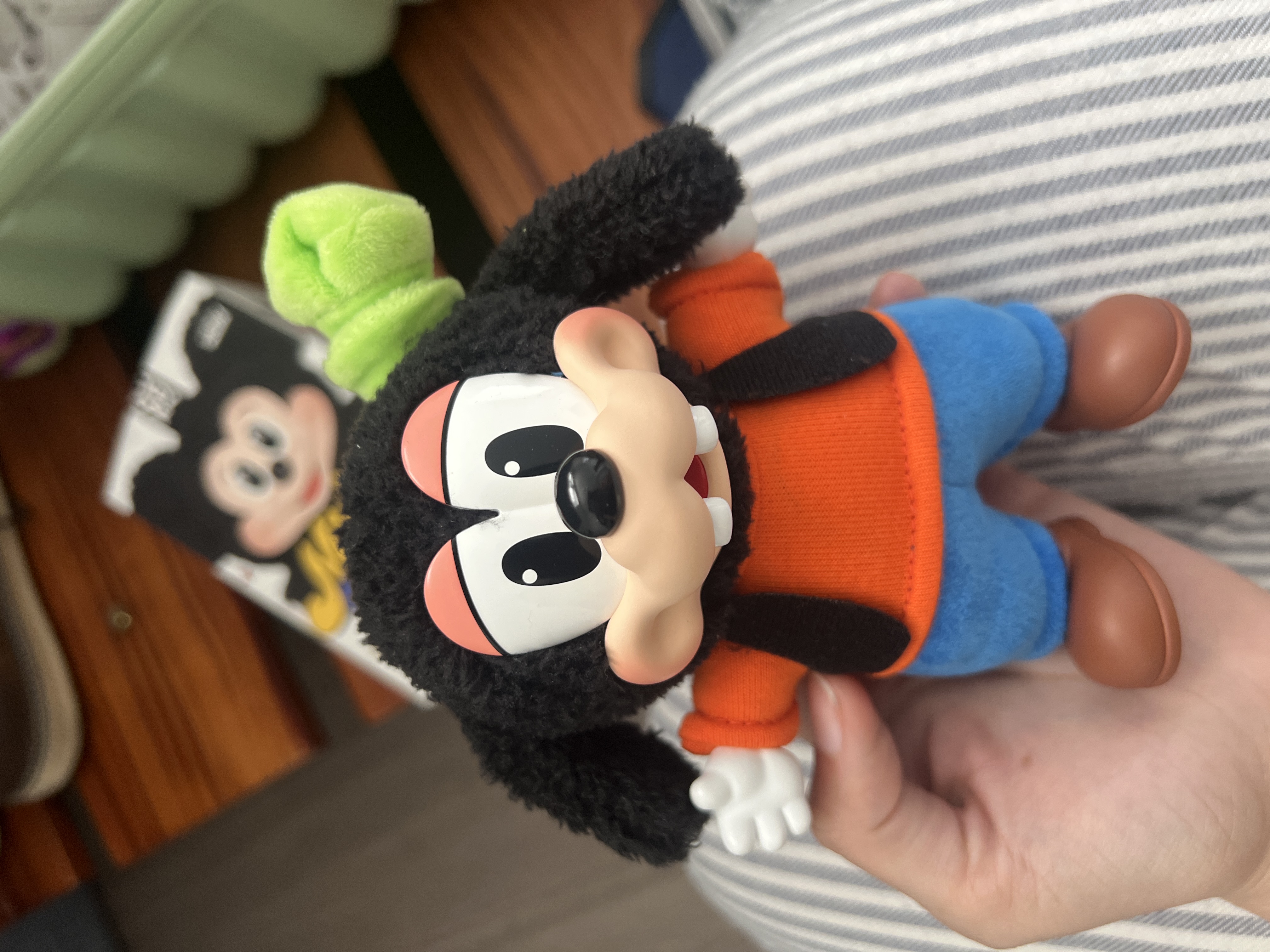 Mickey Family Cute Together Keychain Series Figures - POP Mickey Family Cute Together Keychain Series Figures - POP