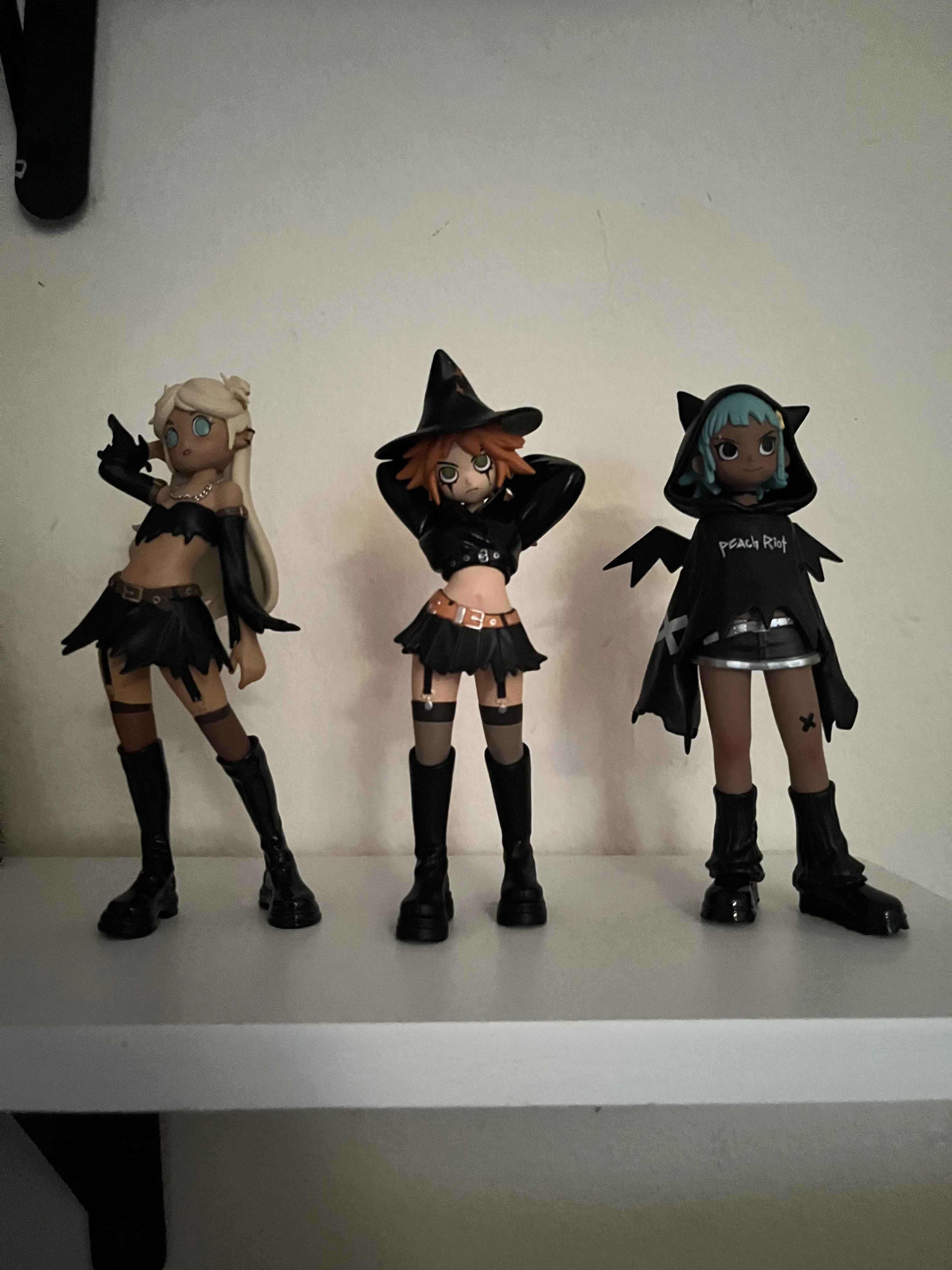 POP MART PEACH RIOT WITCHY PUNK 3体セット POP MART PEACH RIOT WITCHY PUNK 3体セット - メルカリ