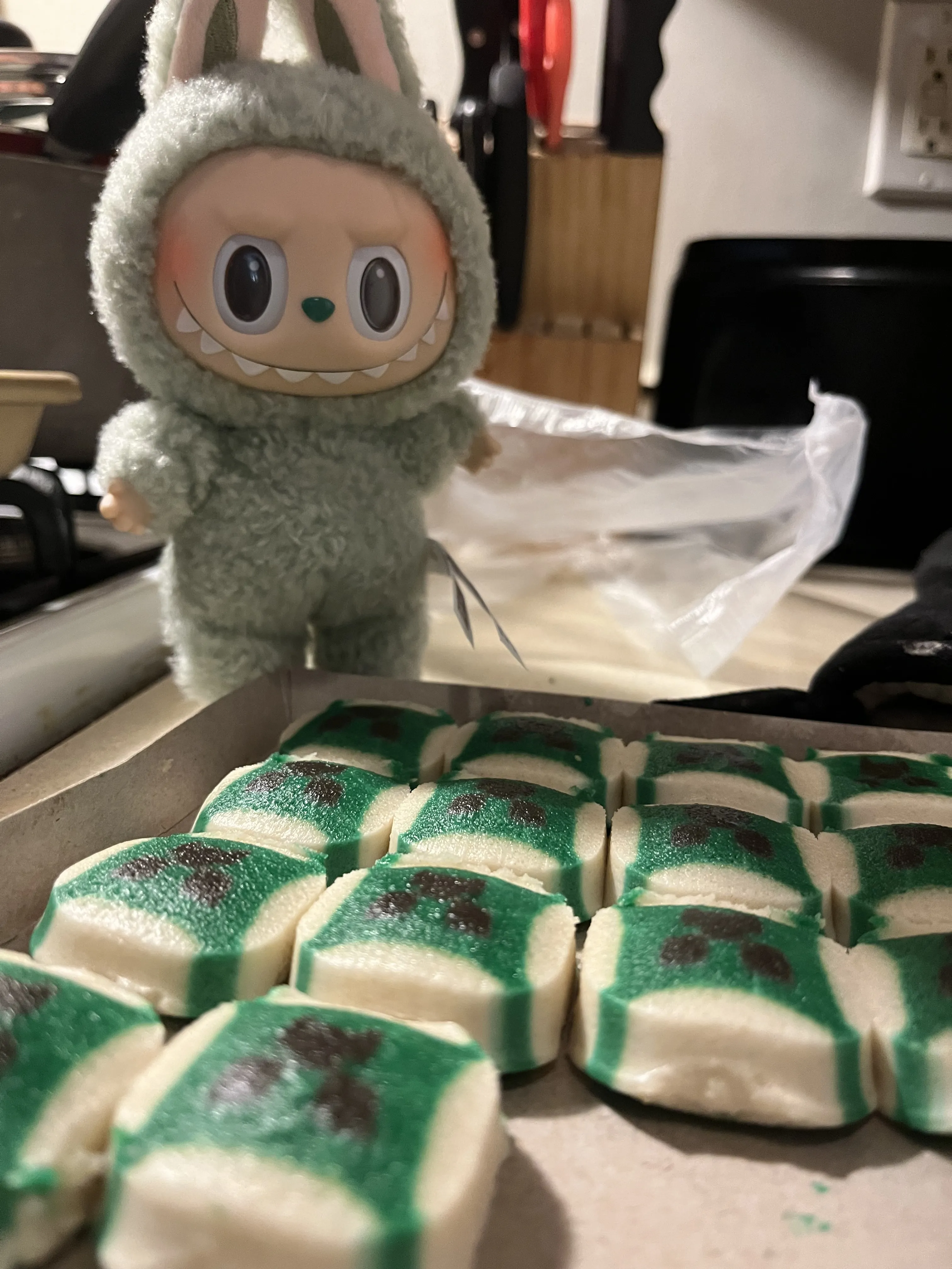 POP NOW:THE MONSTERS - Tasty Macarons Vinyl Face Blind Box