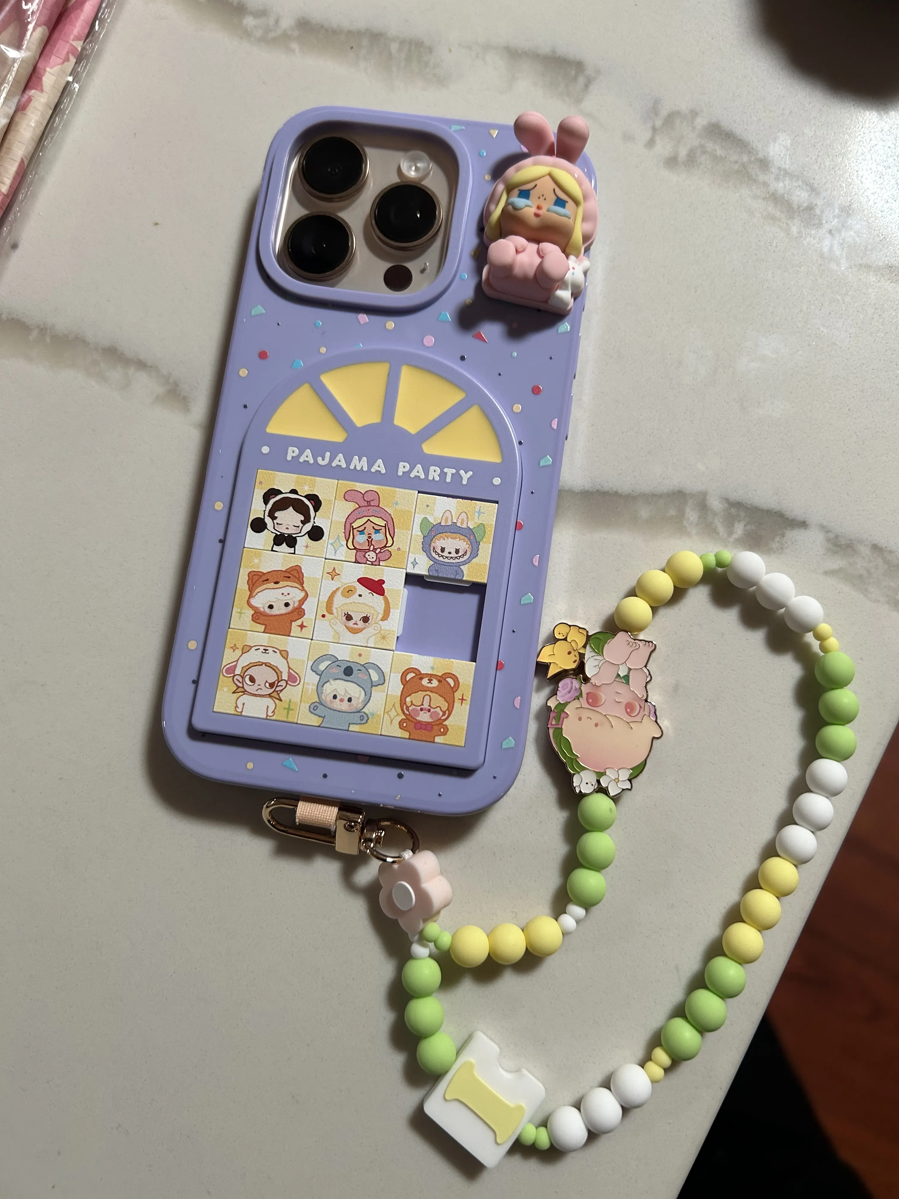 Pop Bean iPhone16Pro スマホケース＆チャームセット POP BEAN Pajama Party sliding hole phone case - POP MART (United