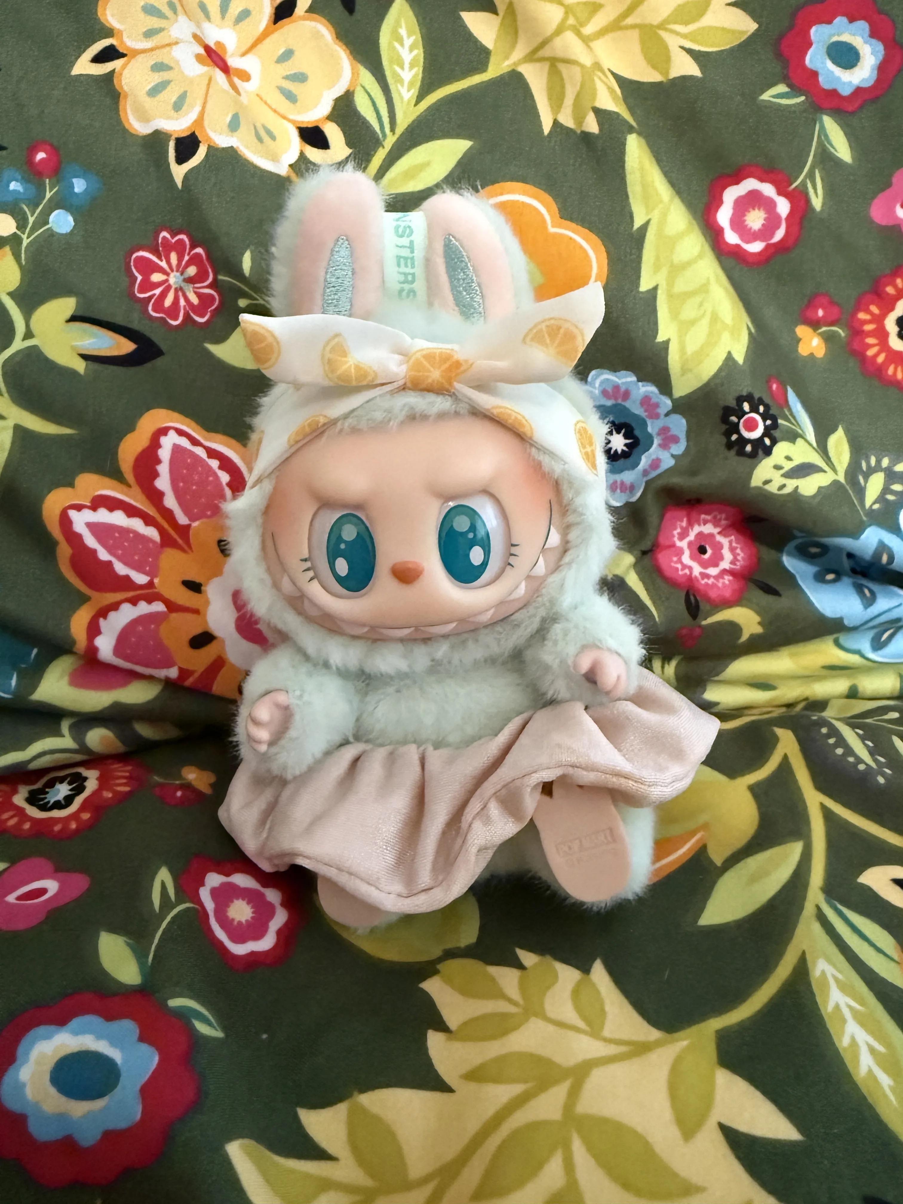 POP MART ラブブ POP NOW:THE MONSTERS - Have a Seat Vinyl Plush Blind Box