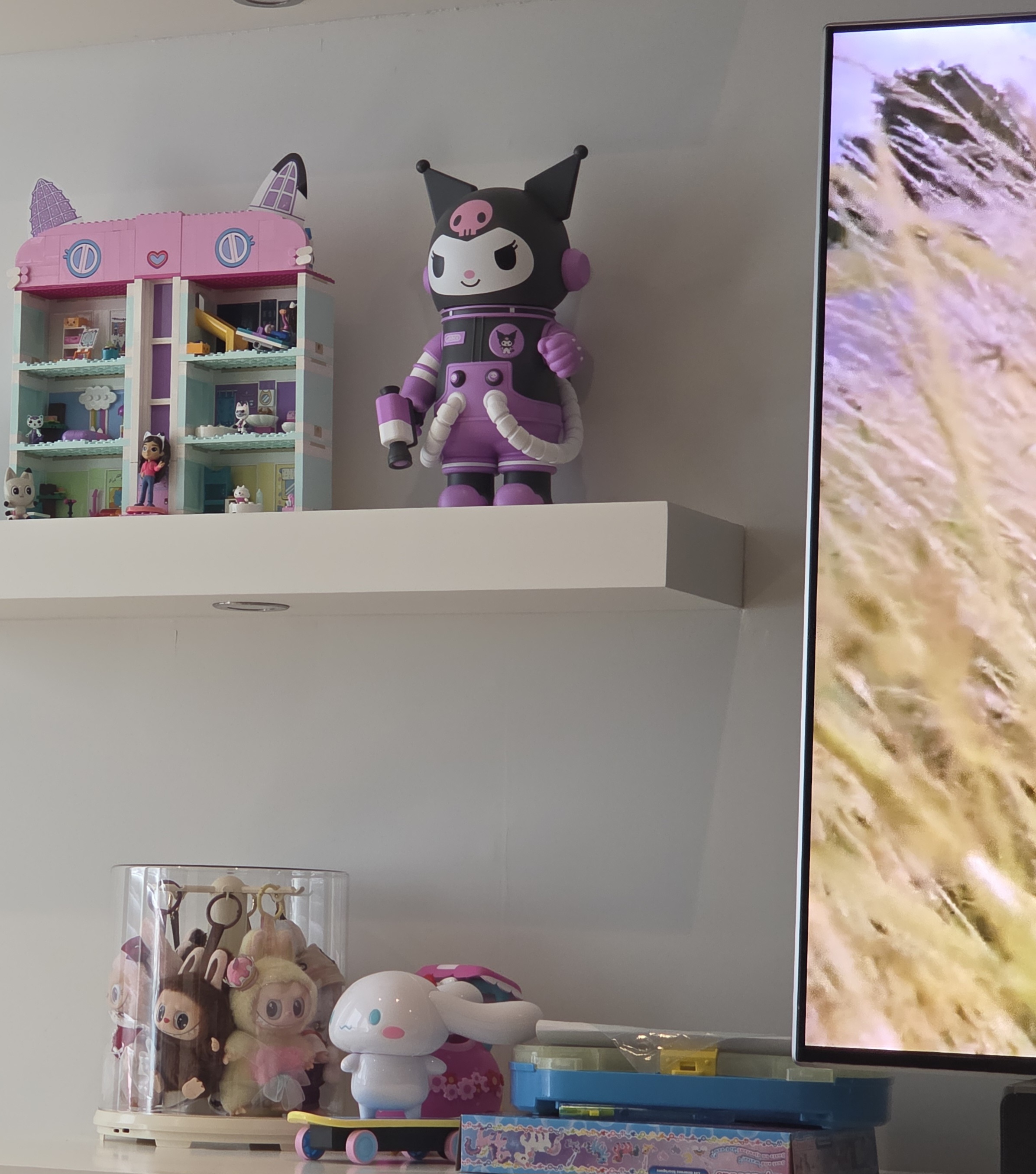 MEGA SPACE MOLLY 400% Sanrio Characters Series - POP MART