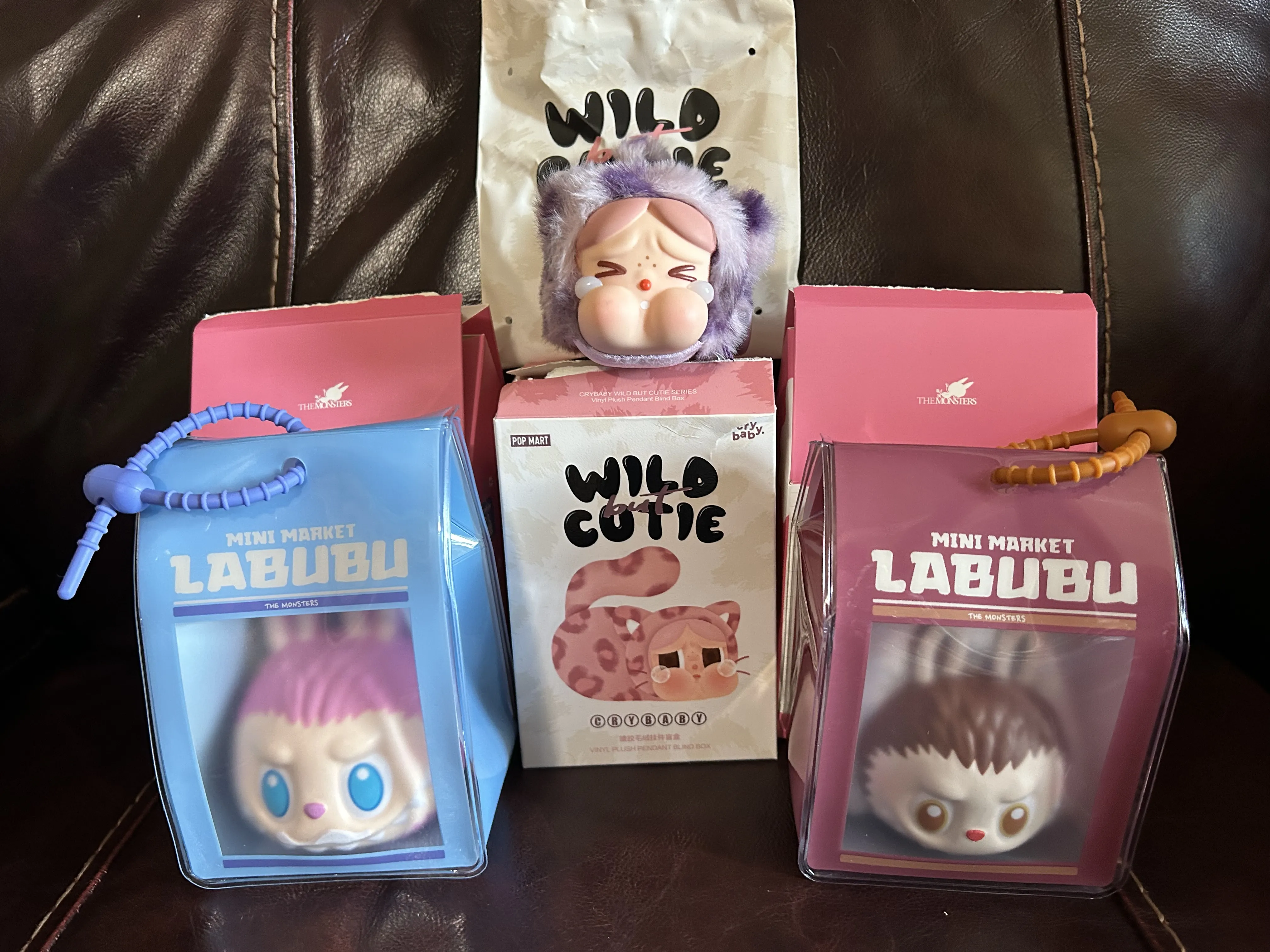 POP MART WILD CUTIE フィギュア CRYBABY Wild but Cutie Series - Vinyl Plush Pendant Blind