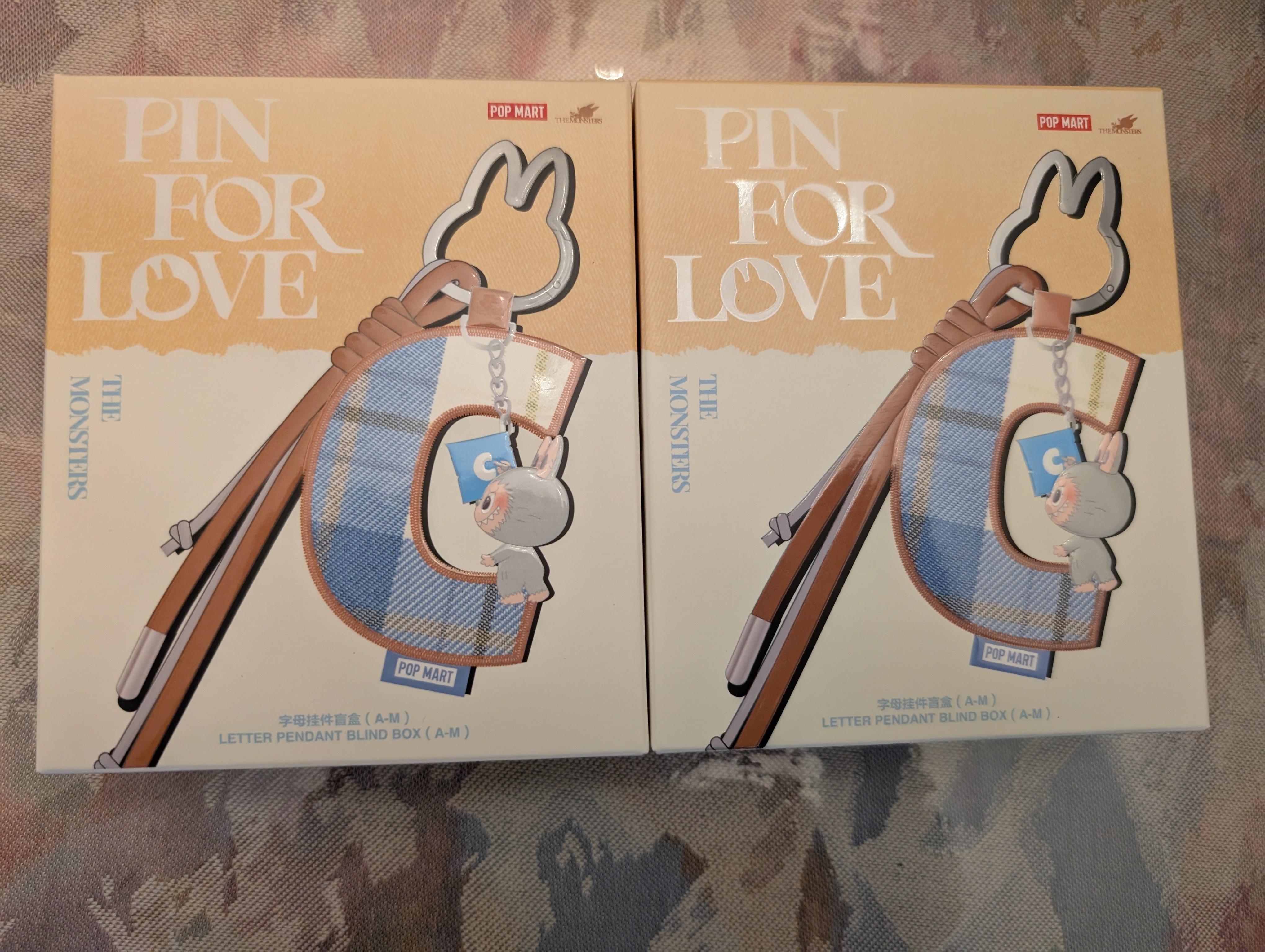 キーホルダー・アクリルキーホルダー Letter Pendant Blind Box K POP NOW:THE MONSTERS Pin for Love Series- Letter Pendant