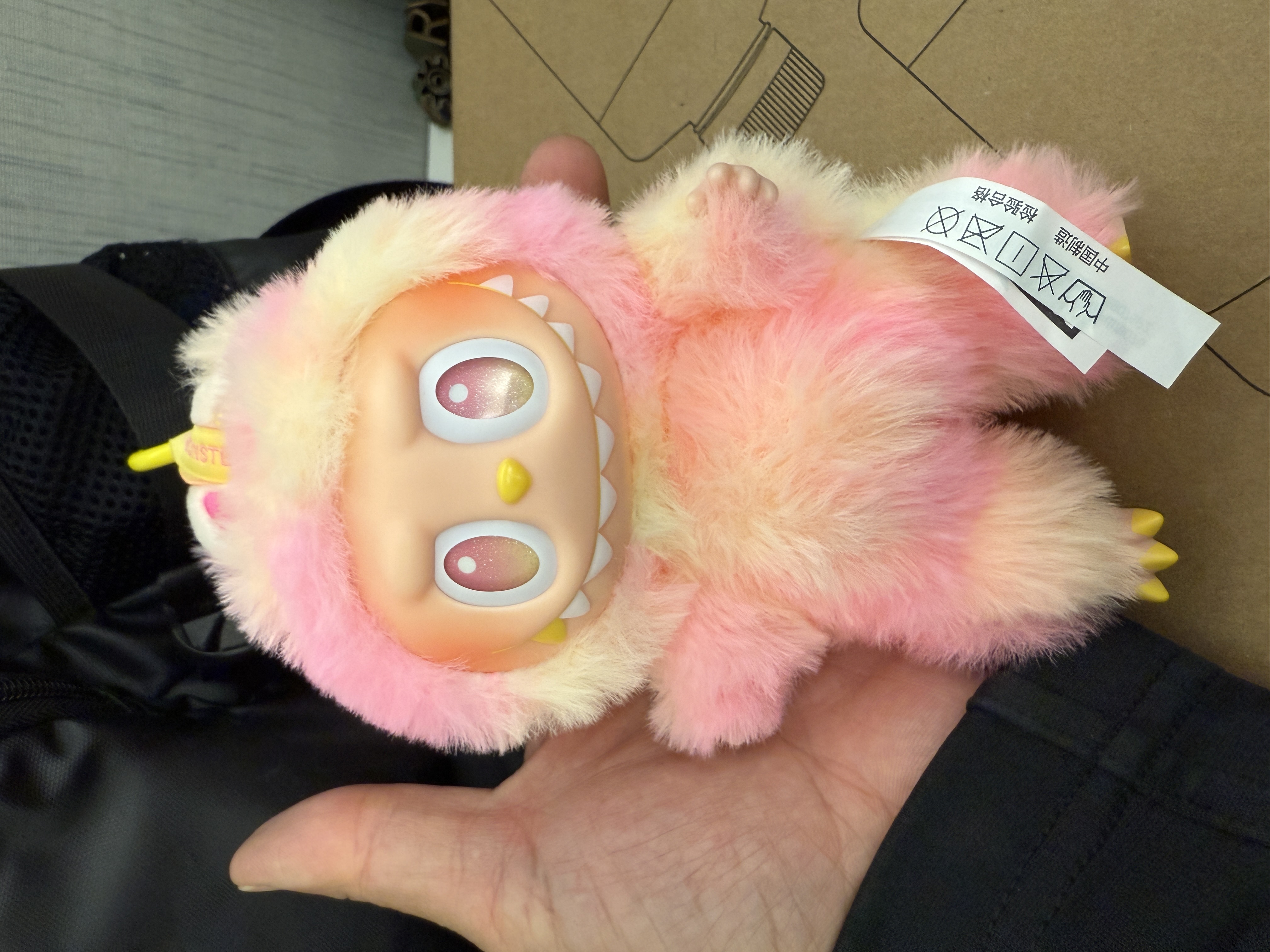 ぬいぐるみ POPMART LABUBU Big into Energy Amazon.com: POP MART The Monsters Big into Energy Series