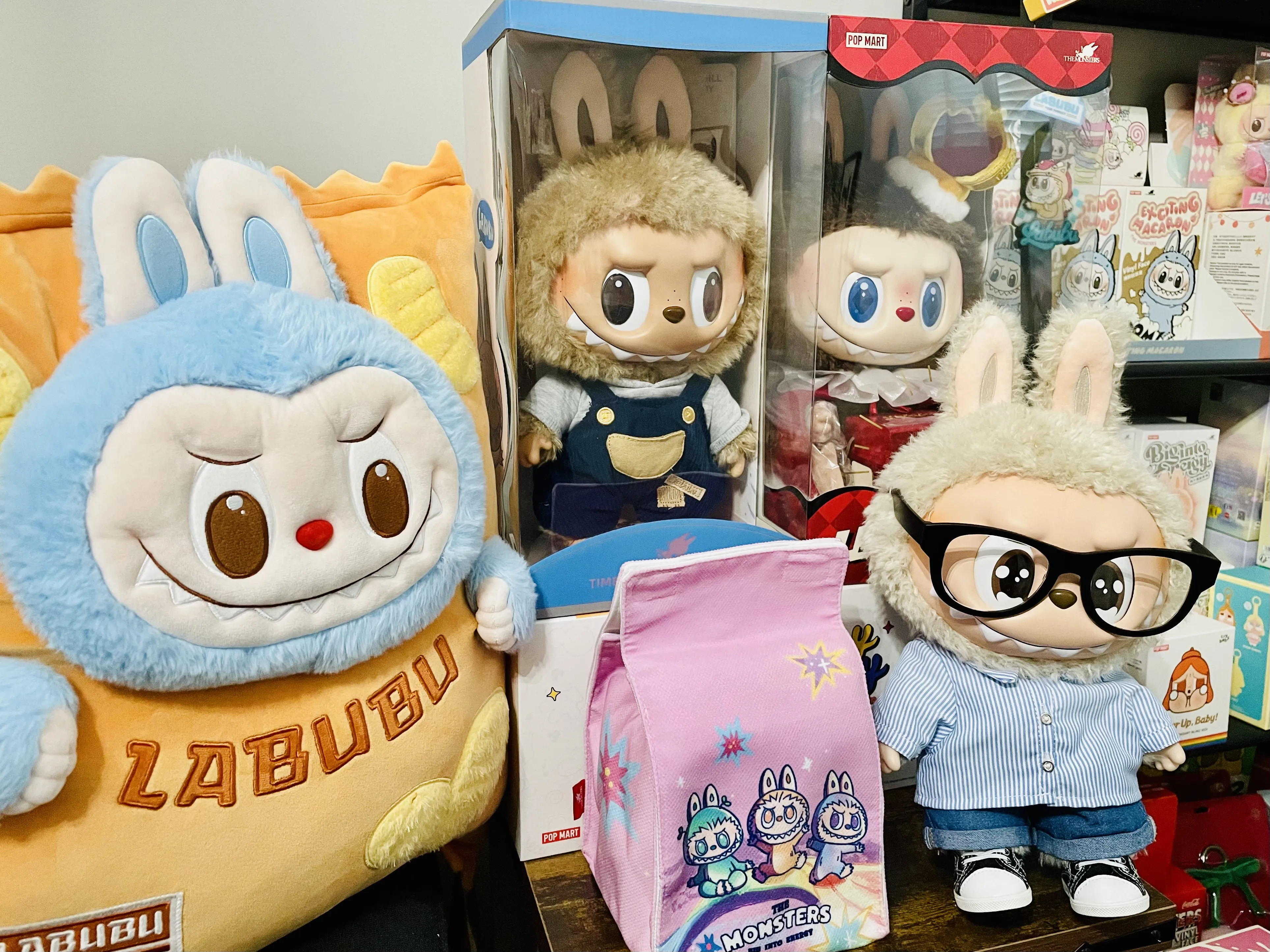 Designer: POP MART Release Date: October 31, 2022 Material
