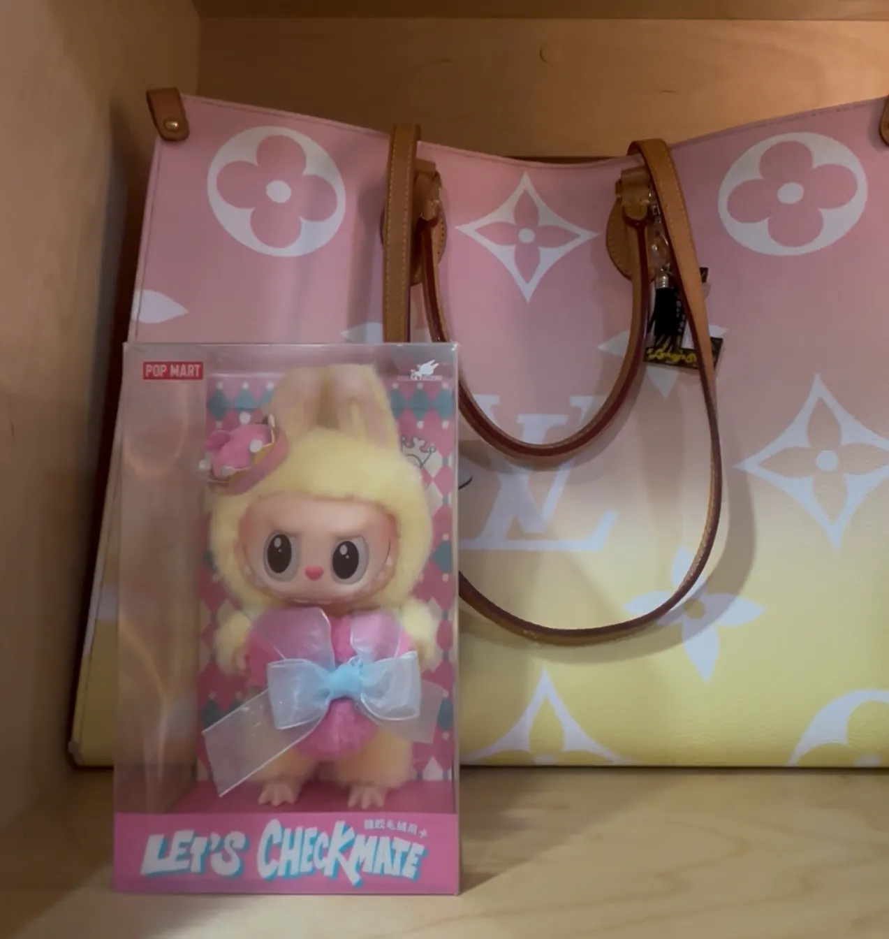 POP MART LET'S CHECKMATE クイーン フィギュア s-l400.jpg