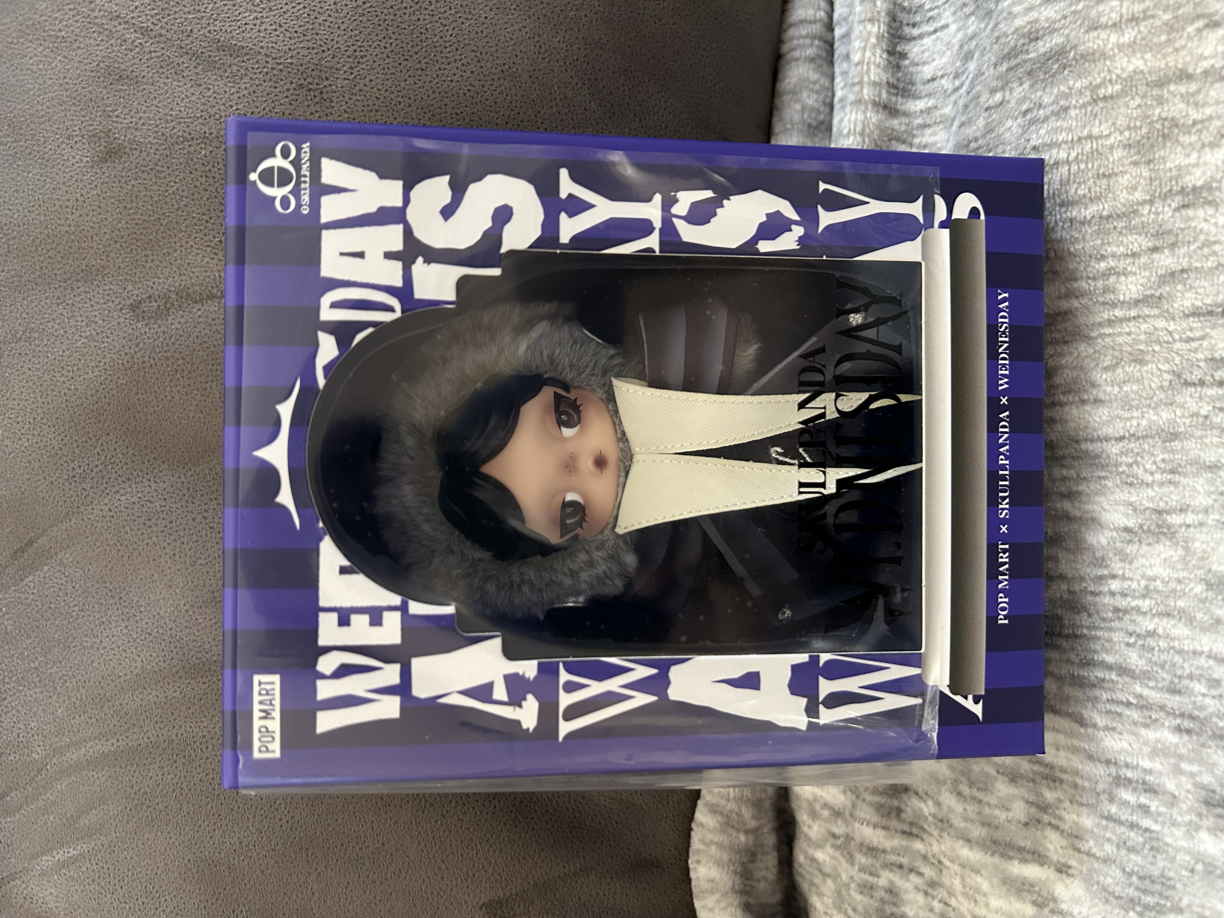 ぬいぐるみ POP MART SKULLPANDA WEDNESDAY SKULLPANDA × Wednesday Plush（Nevermore Academy Uniform