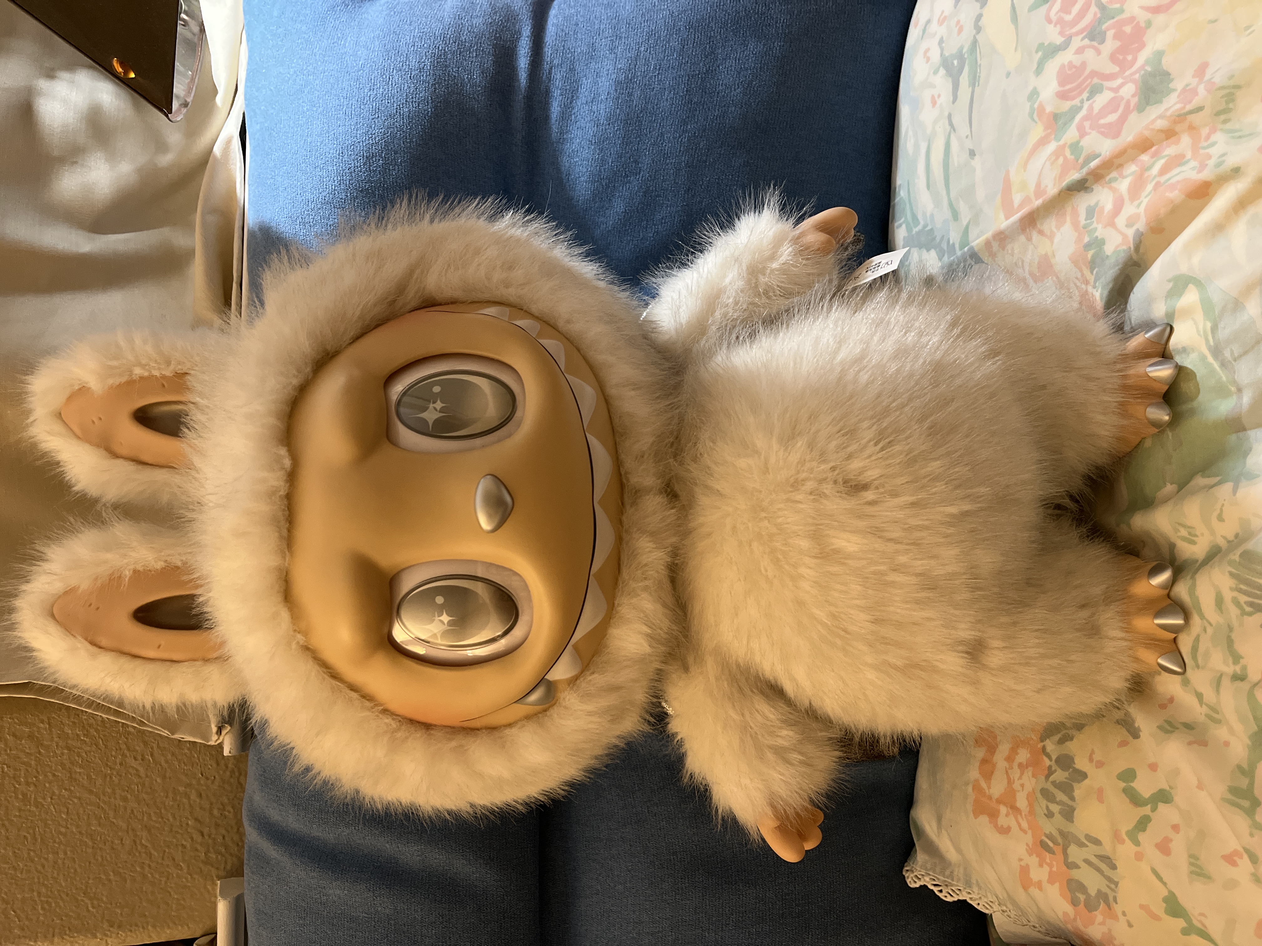 THE MONSTERS - ANGEL IN CLOUDS Vinyl Face Doll - POP MART (United