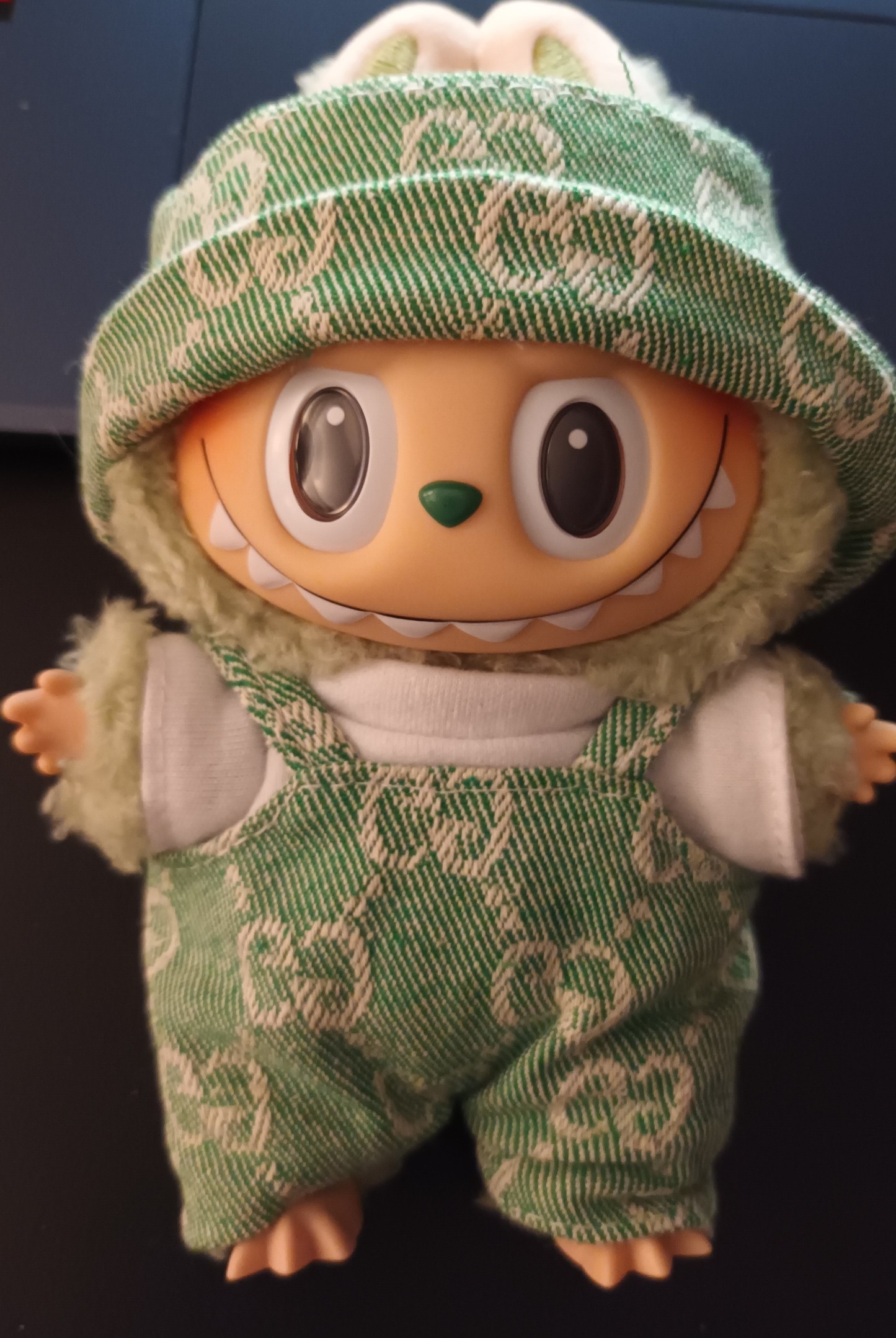 POP MART ラブブ POP NOW:THE MONSTERS - Have a Seat Vinyl Plush Blind Box - POP