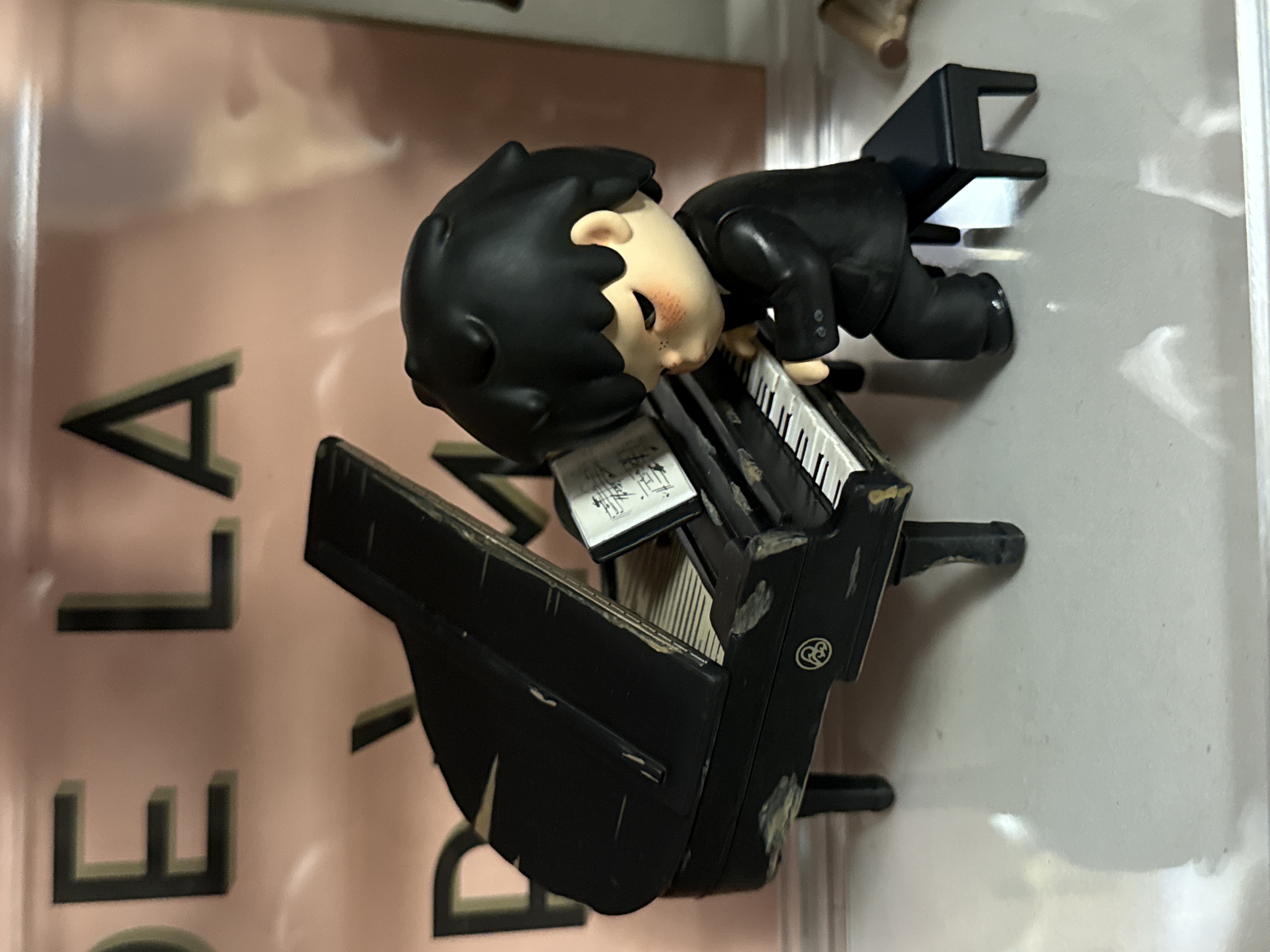 Hirono The Pianist Figure - POP MART (United States)