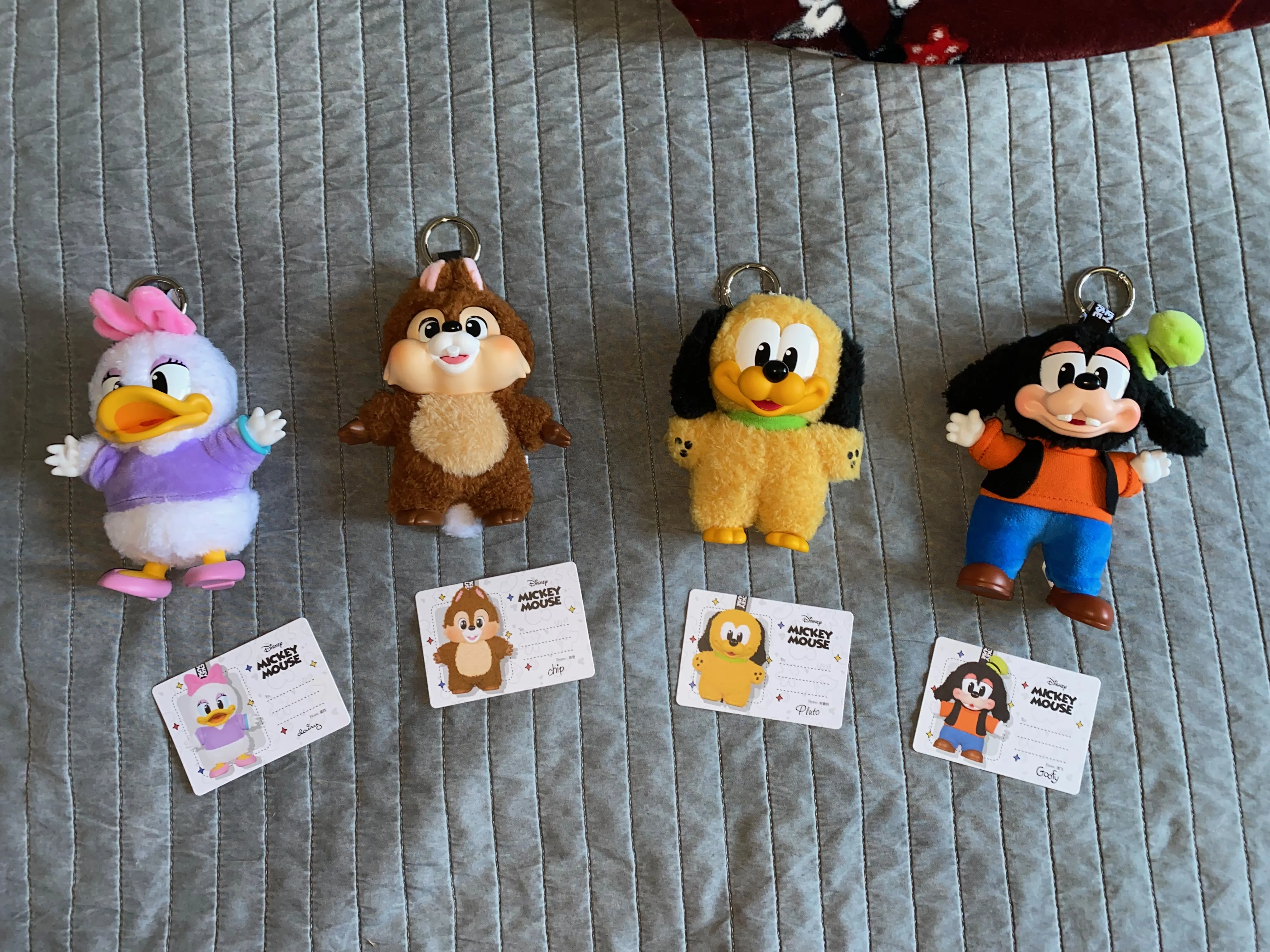 POP NOW:Mickey Family Cute Together Keychain Series Figures - POP