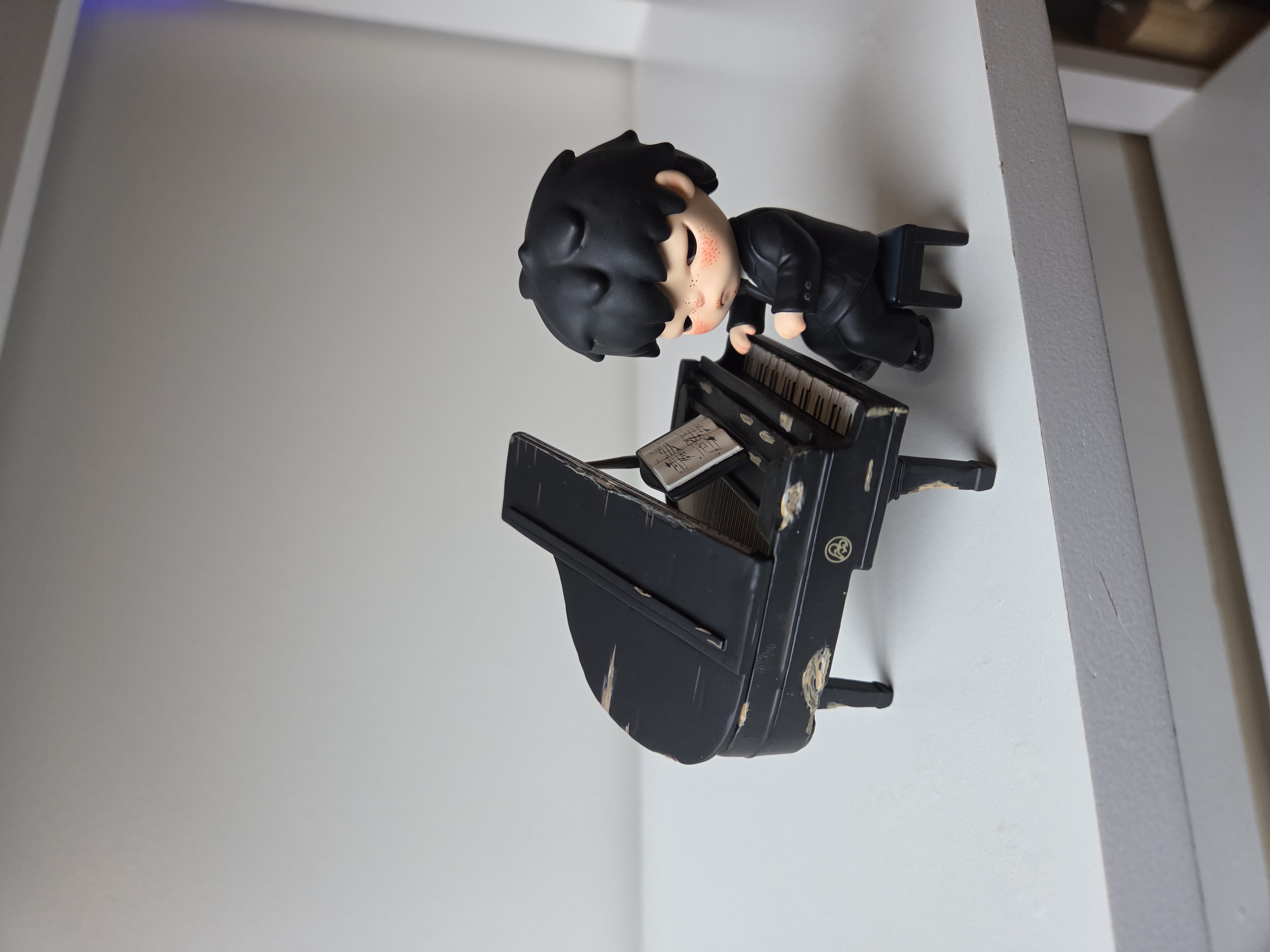 Hirono The Pianist Figure - POP MART (United States)