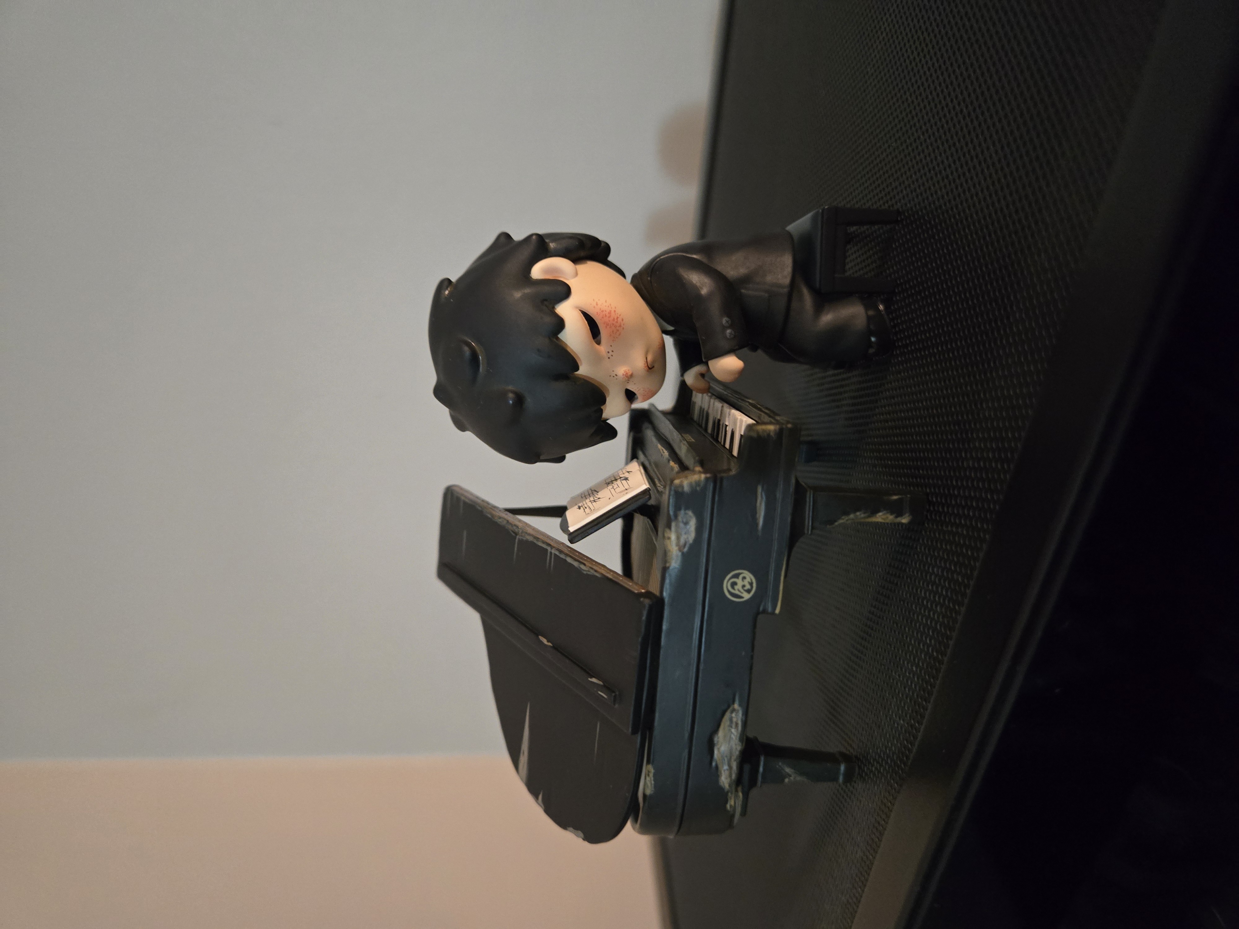 Hirono The Pianist Figure - POP MART (United States)