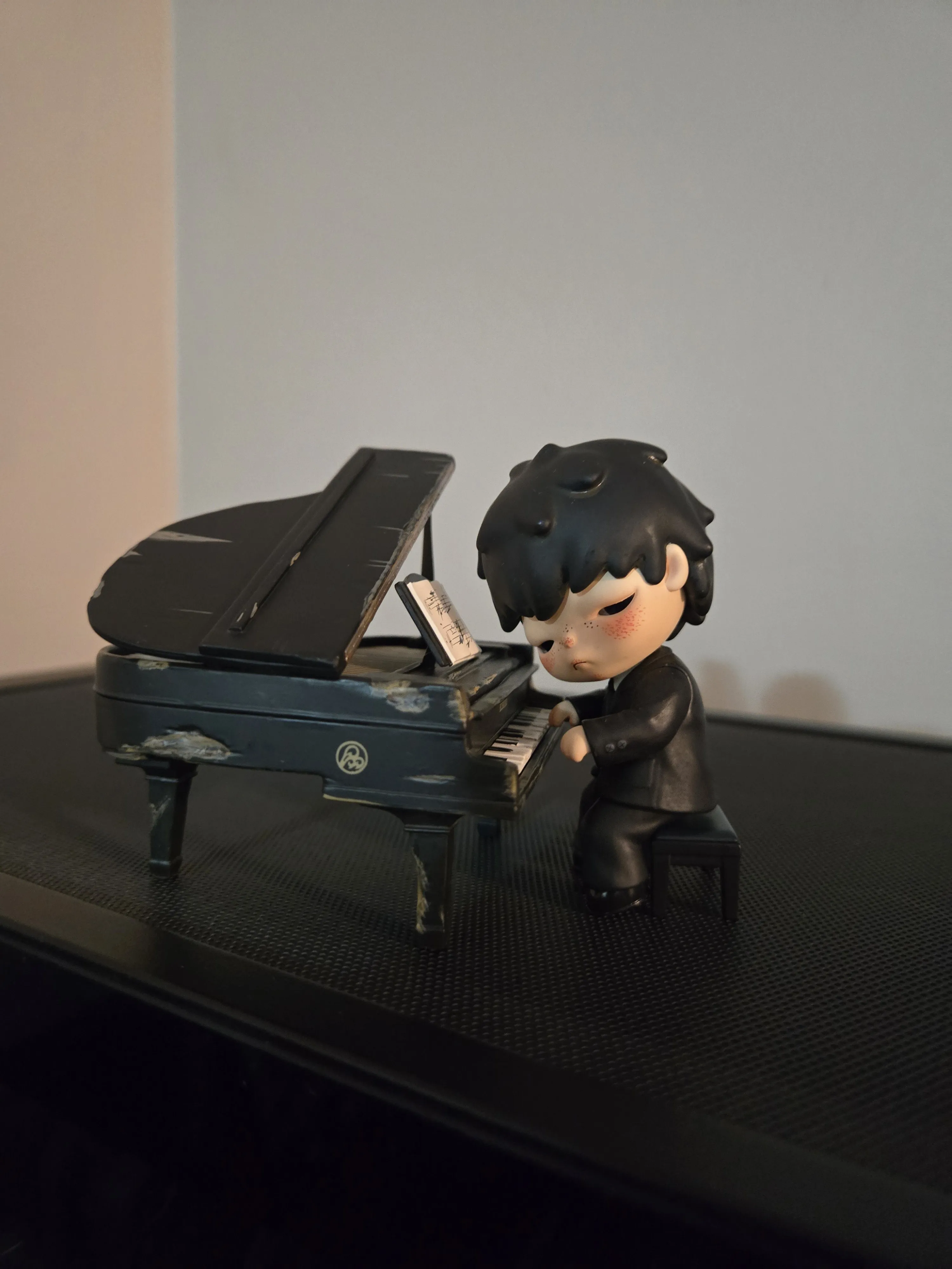 Hirono The Pianist Figure - POP MART (United States)