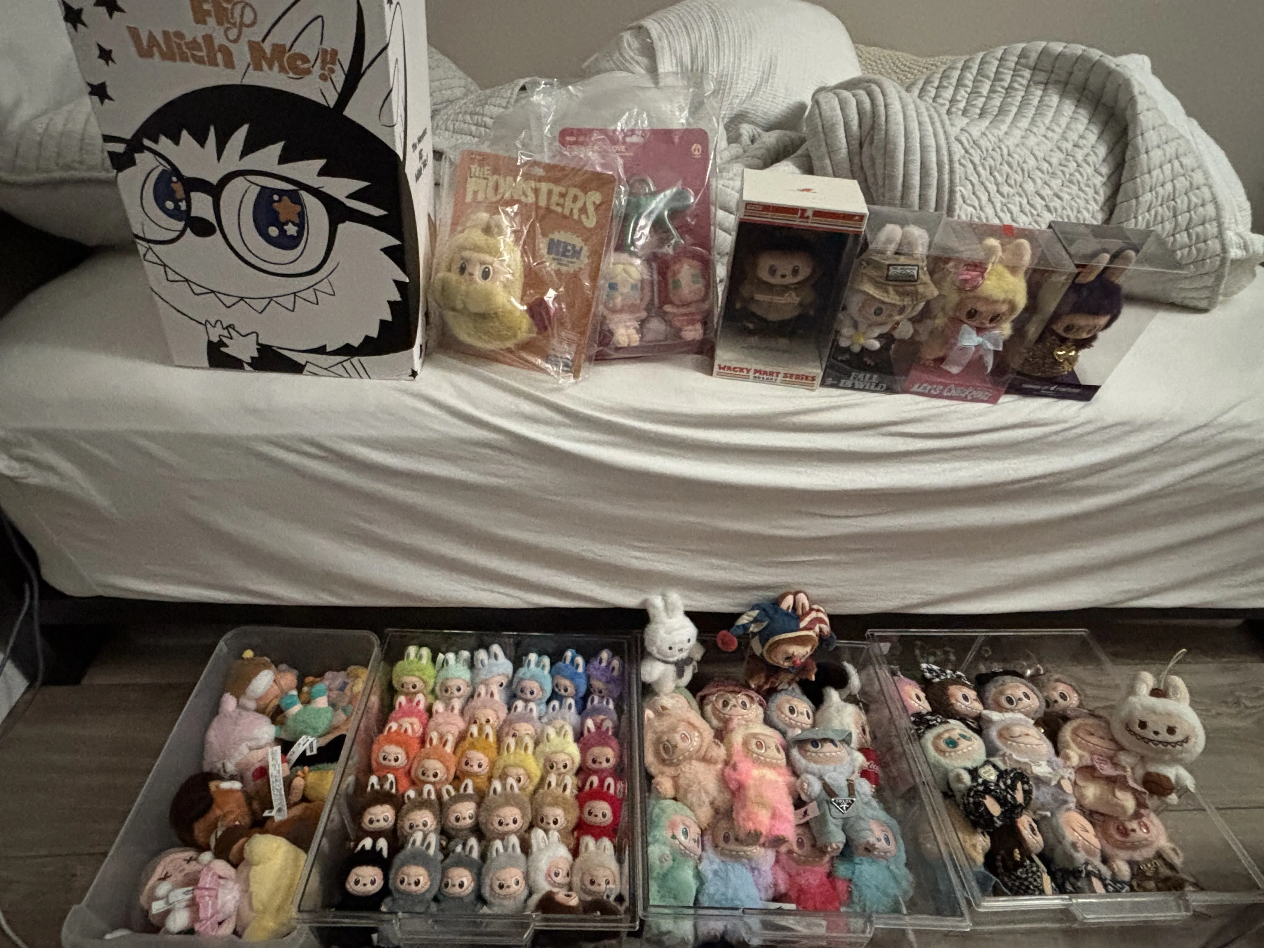 POP NOW:THE MONSTERS - Have a Seat Vinyl Plush Blind Box - POP