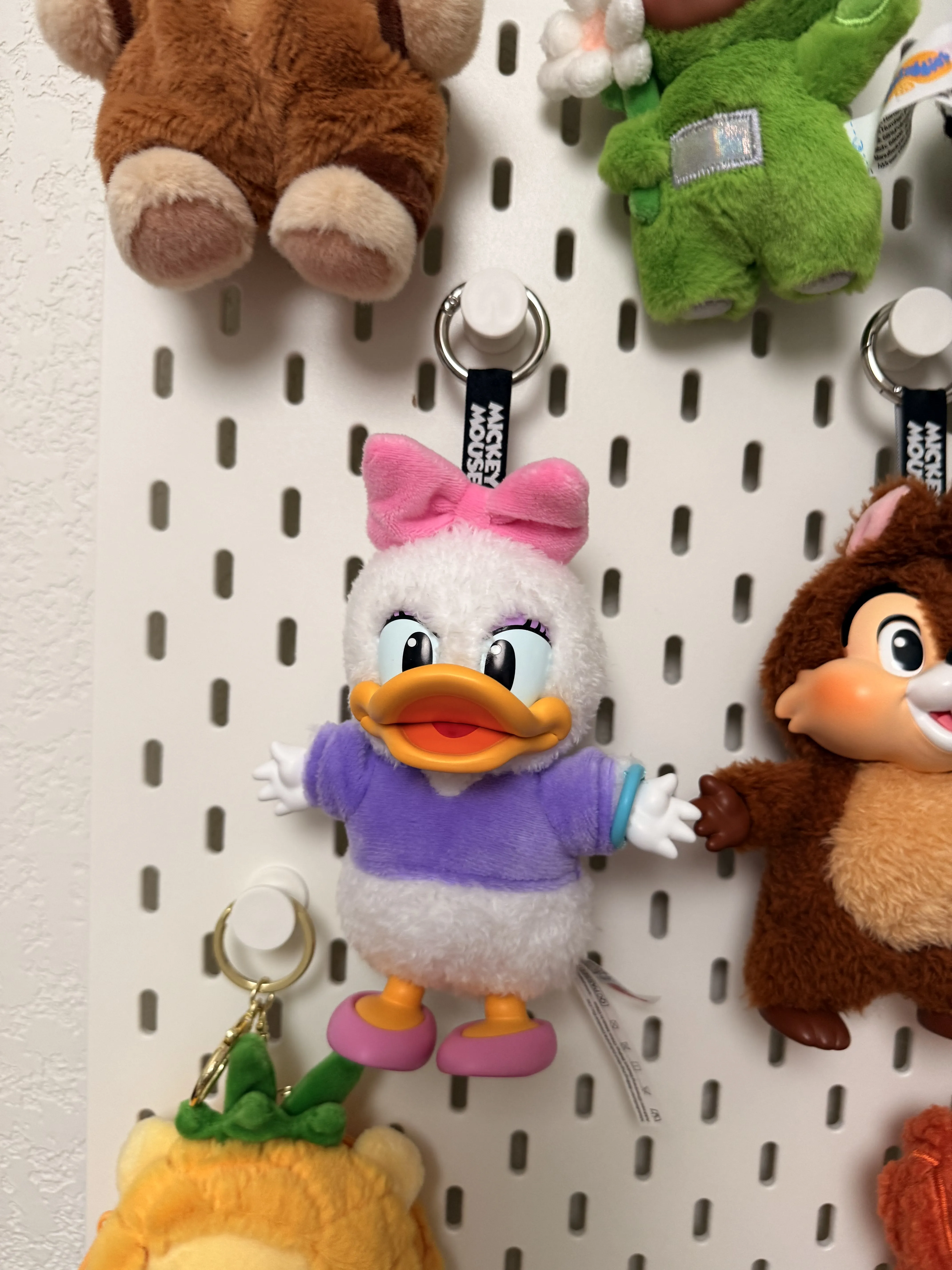 POP NOW:Mickey Family Cute Together Keychain Series Figures - POP