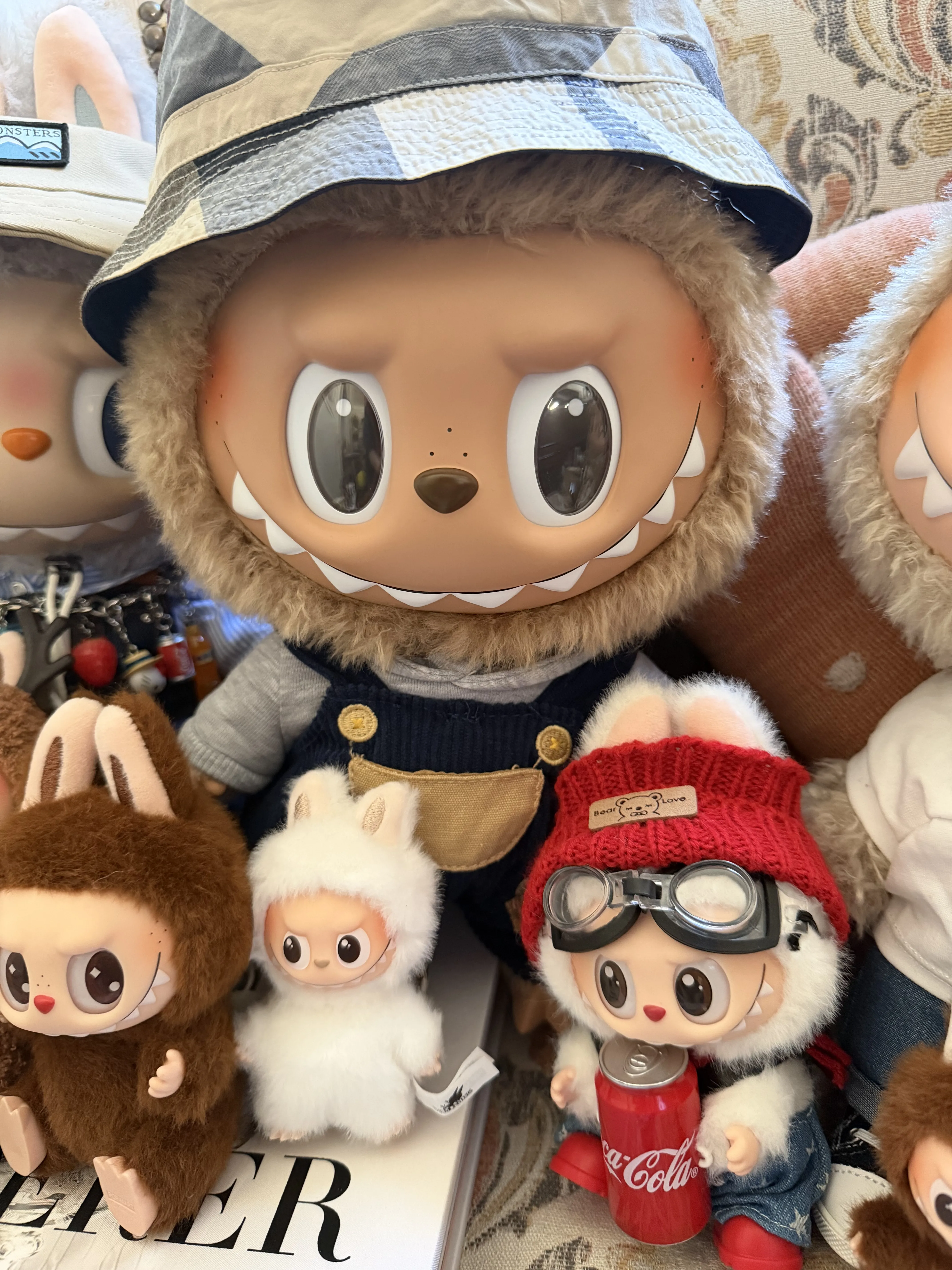 Designer: POP MART Release Date: October 31, 2022 Material: PP