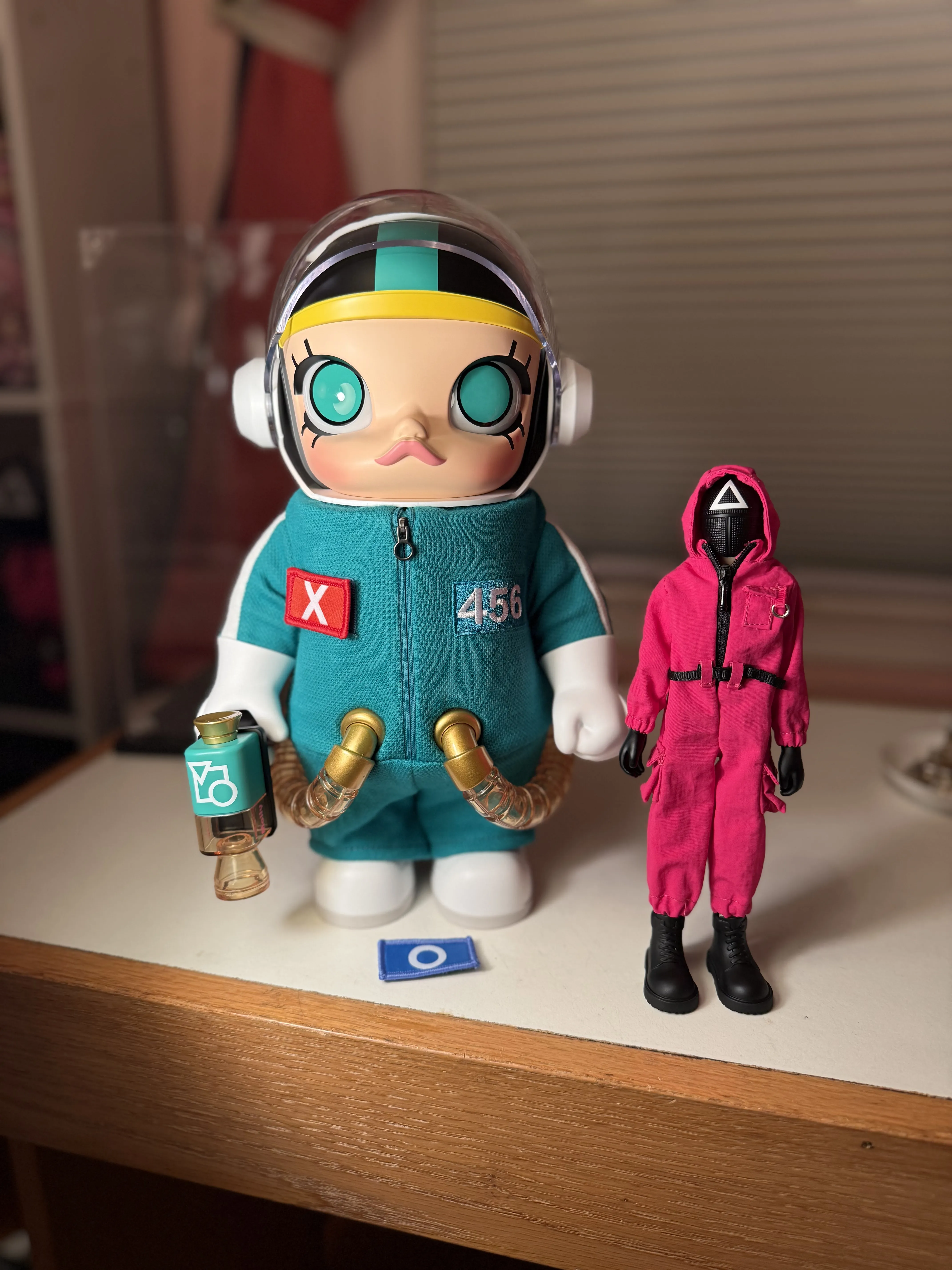 MEGA SPACE MOLLY 400% + Action Figure Squid Game Set - POP MART