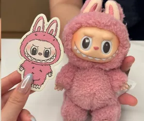 POP NOW:THE MONSTERS - Tasty Macarons Vinyl Face Blind Box - POP