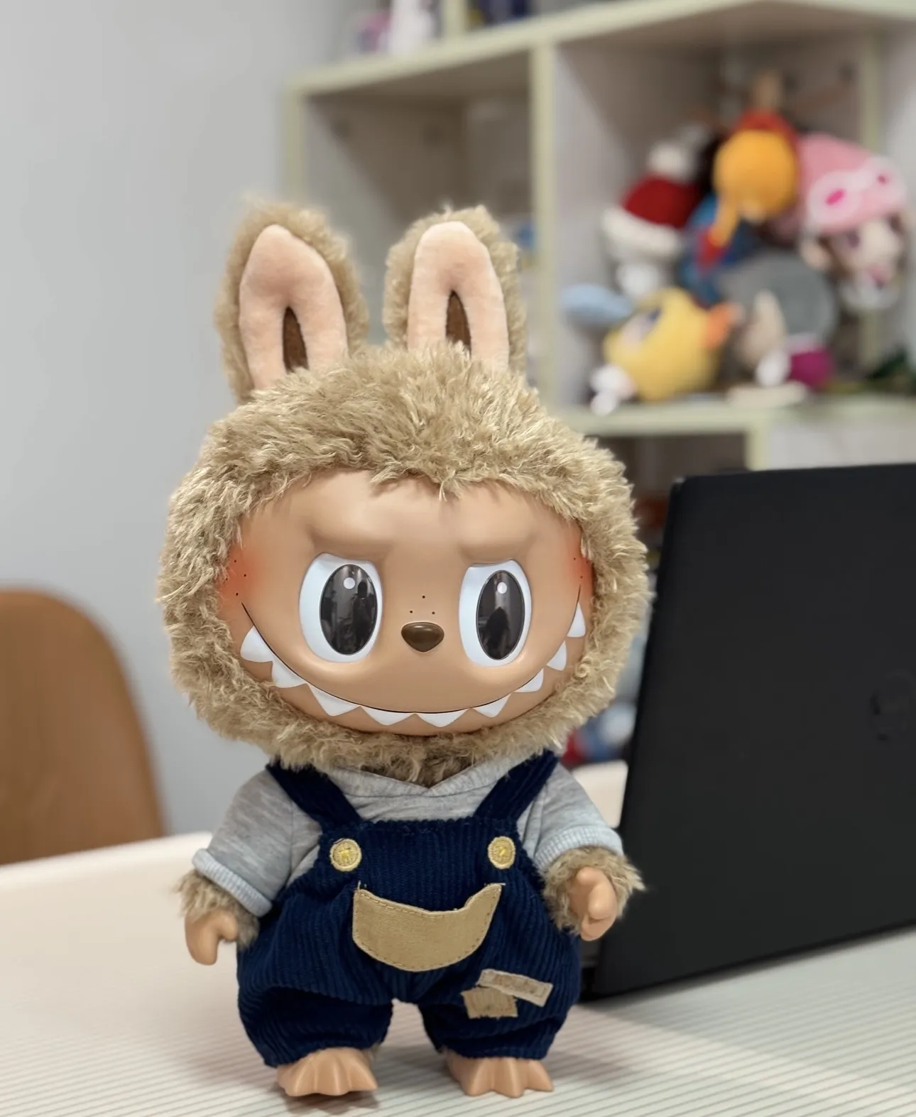 Designer: POP MART Release Date: October 31, 2022 Material: PP