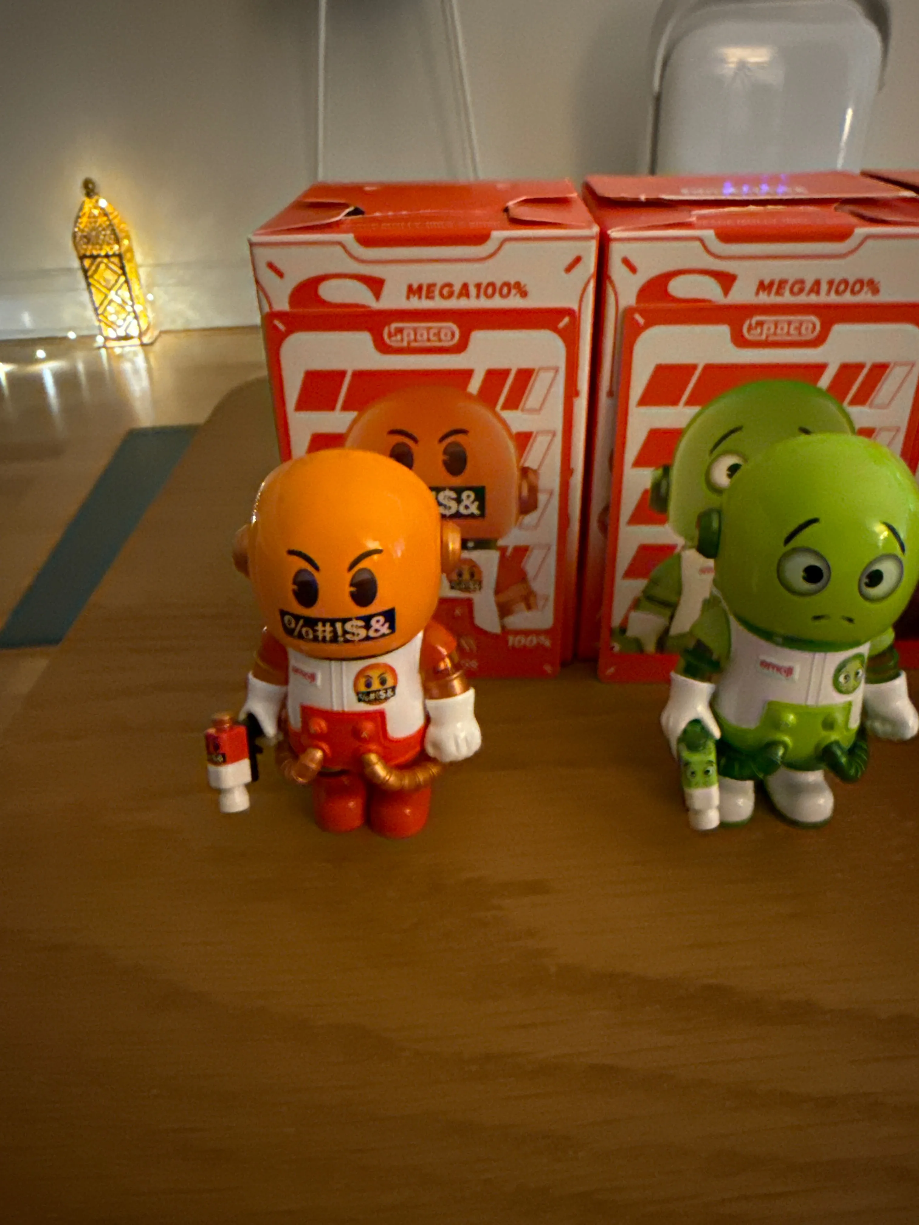POP NOW:MEGA SPACE MOLLY 100% × emoji？ Series - POP MART (United