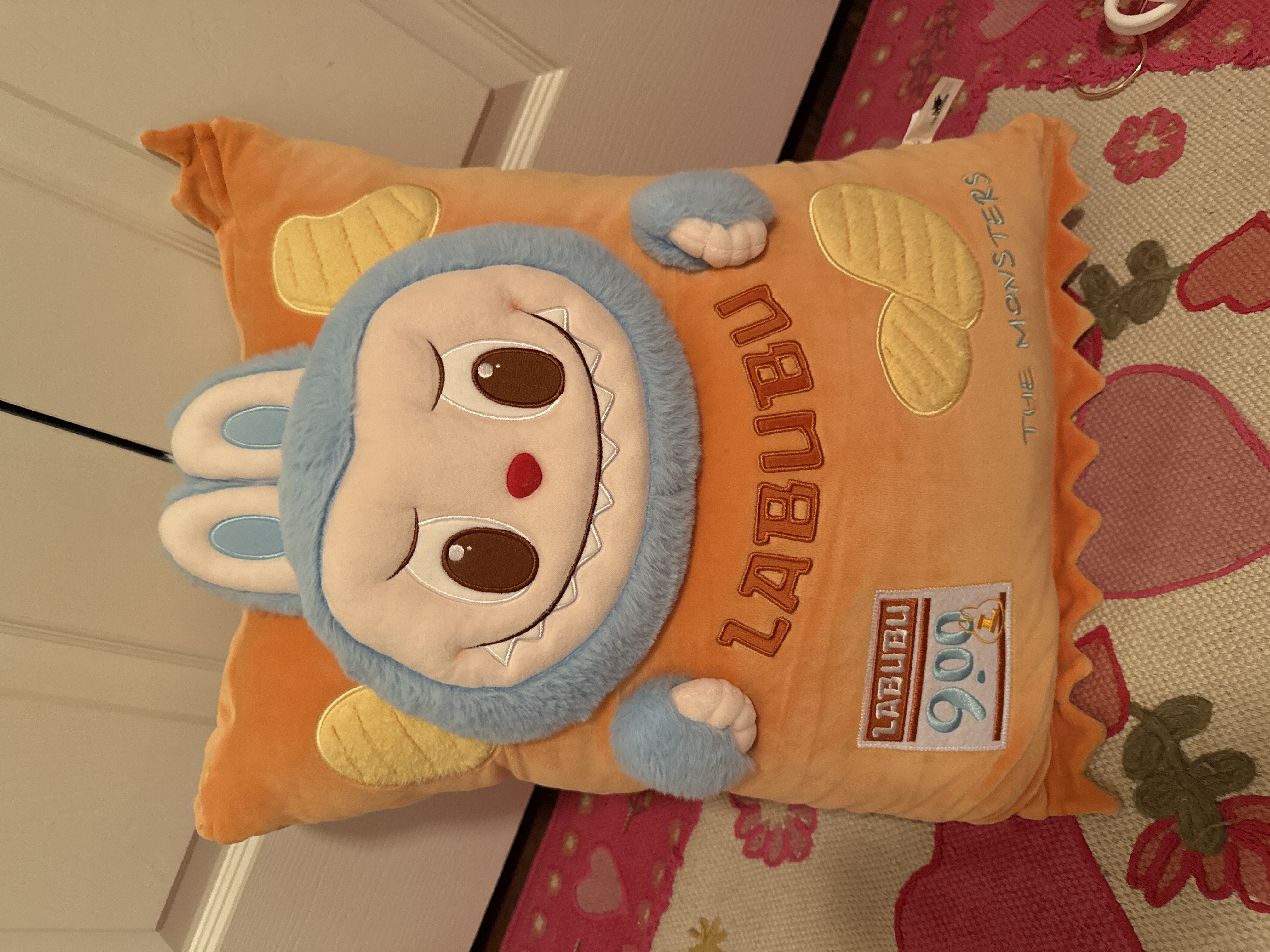 THE MONSTERS Wacky Mart Series-Pillow (Chips) - POP MART (Mexico)
