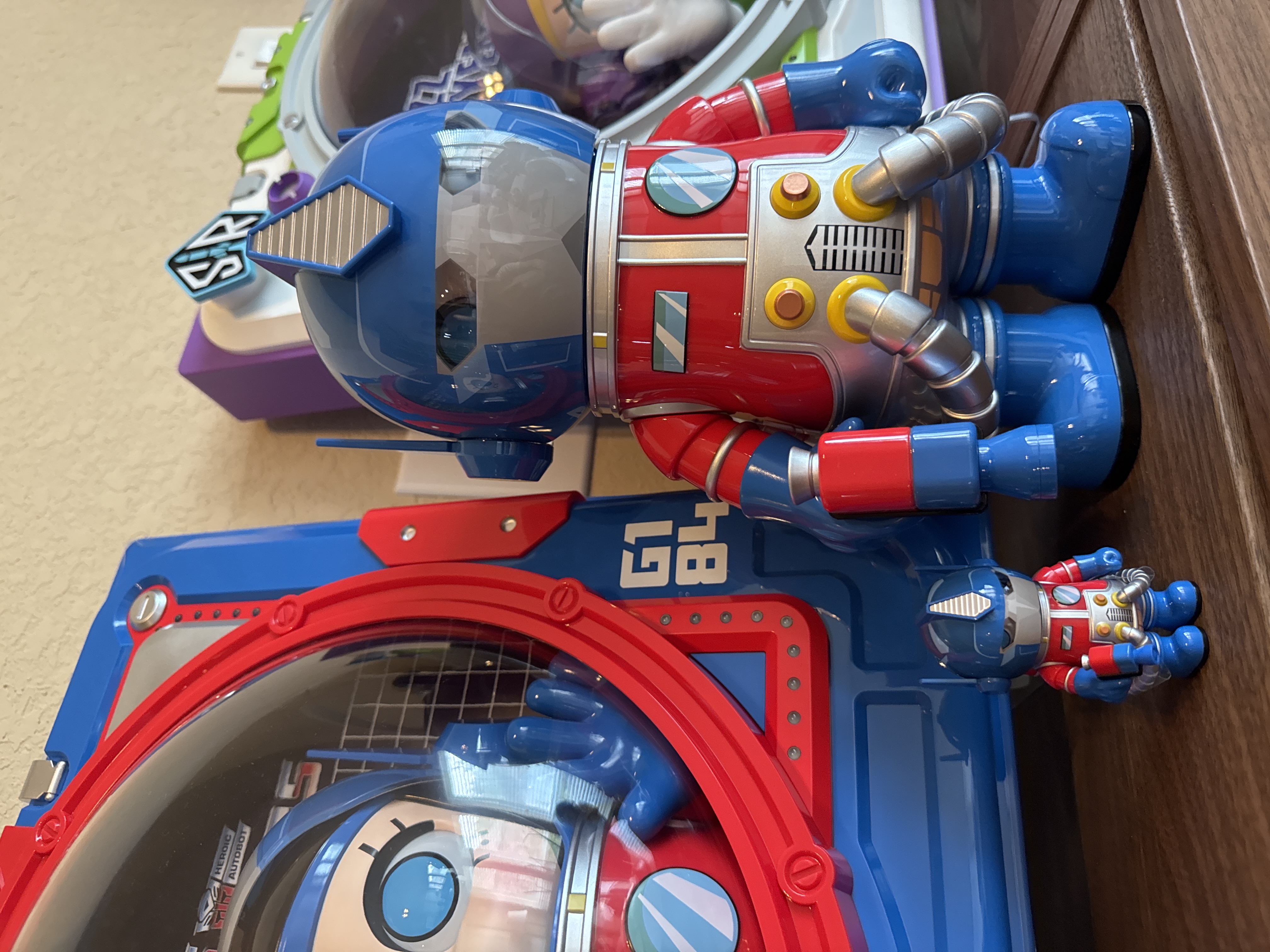 MEGA SPACE MOLLY 400% Optimus Prime - POP MART (Canada)