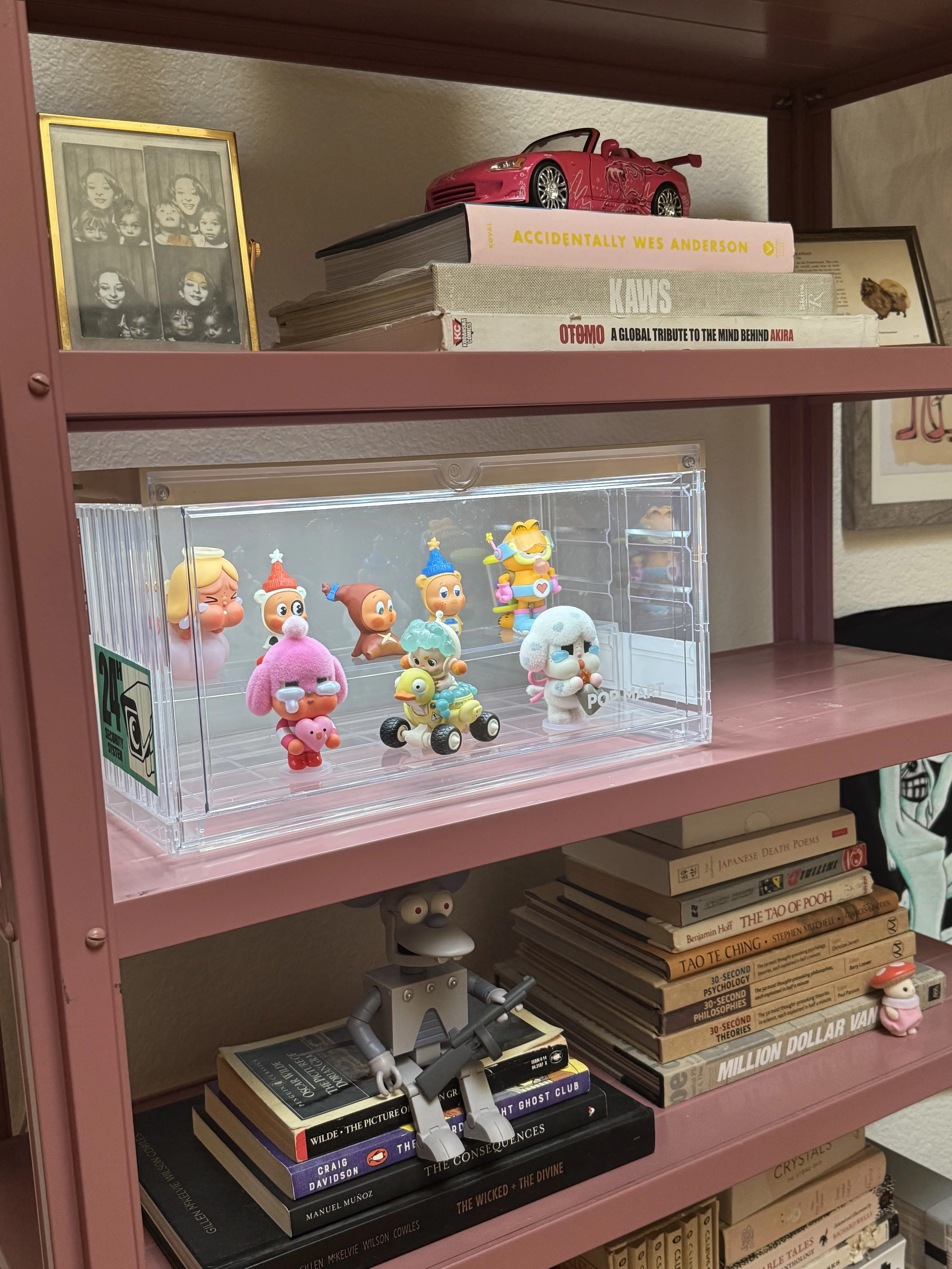 POP MART 100% Assemblable Lighted Display Container - POP MART